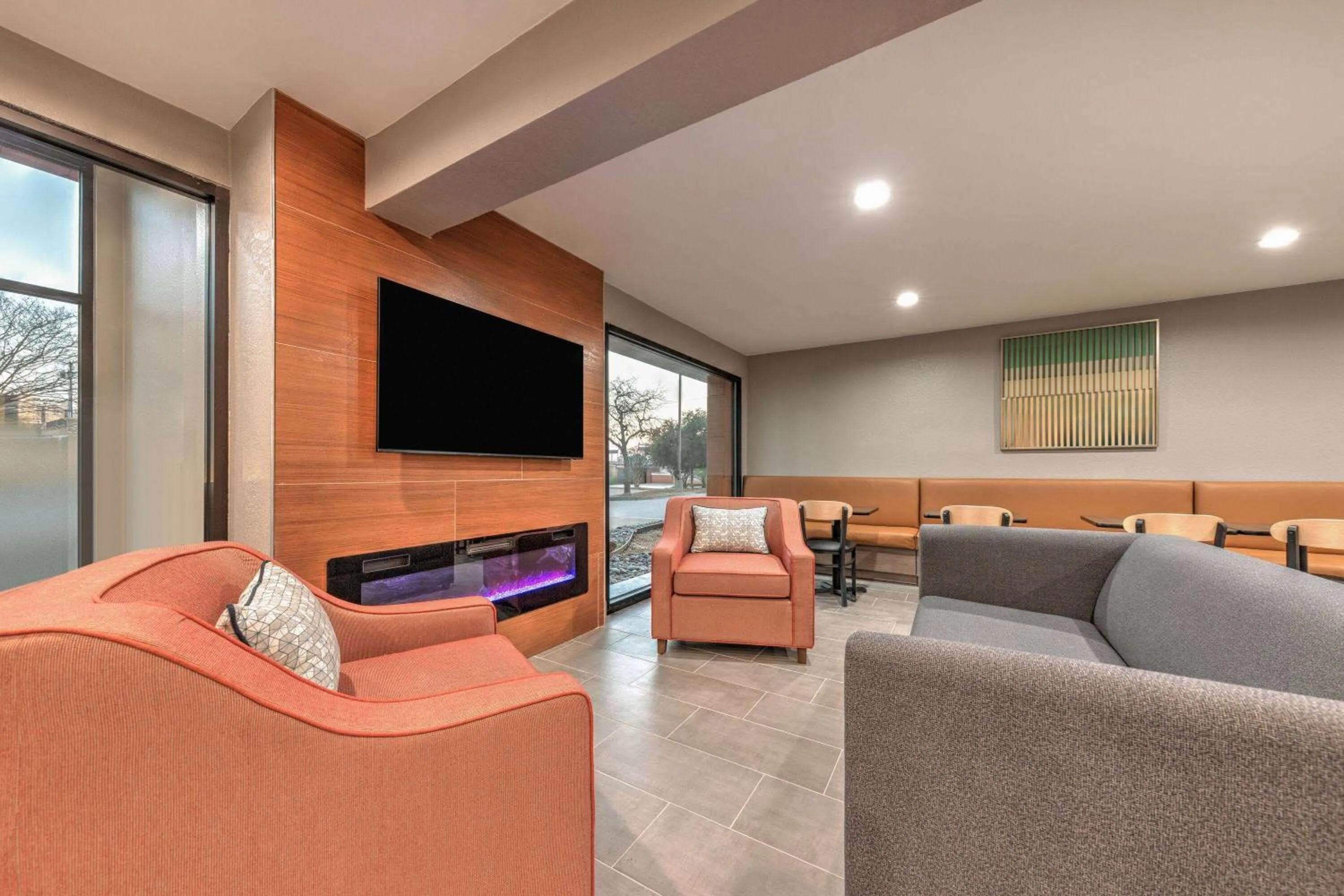 Lobby or reception in Hawthorn Extended Stay by Wyndham Bedford - Dallas