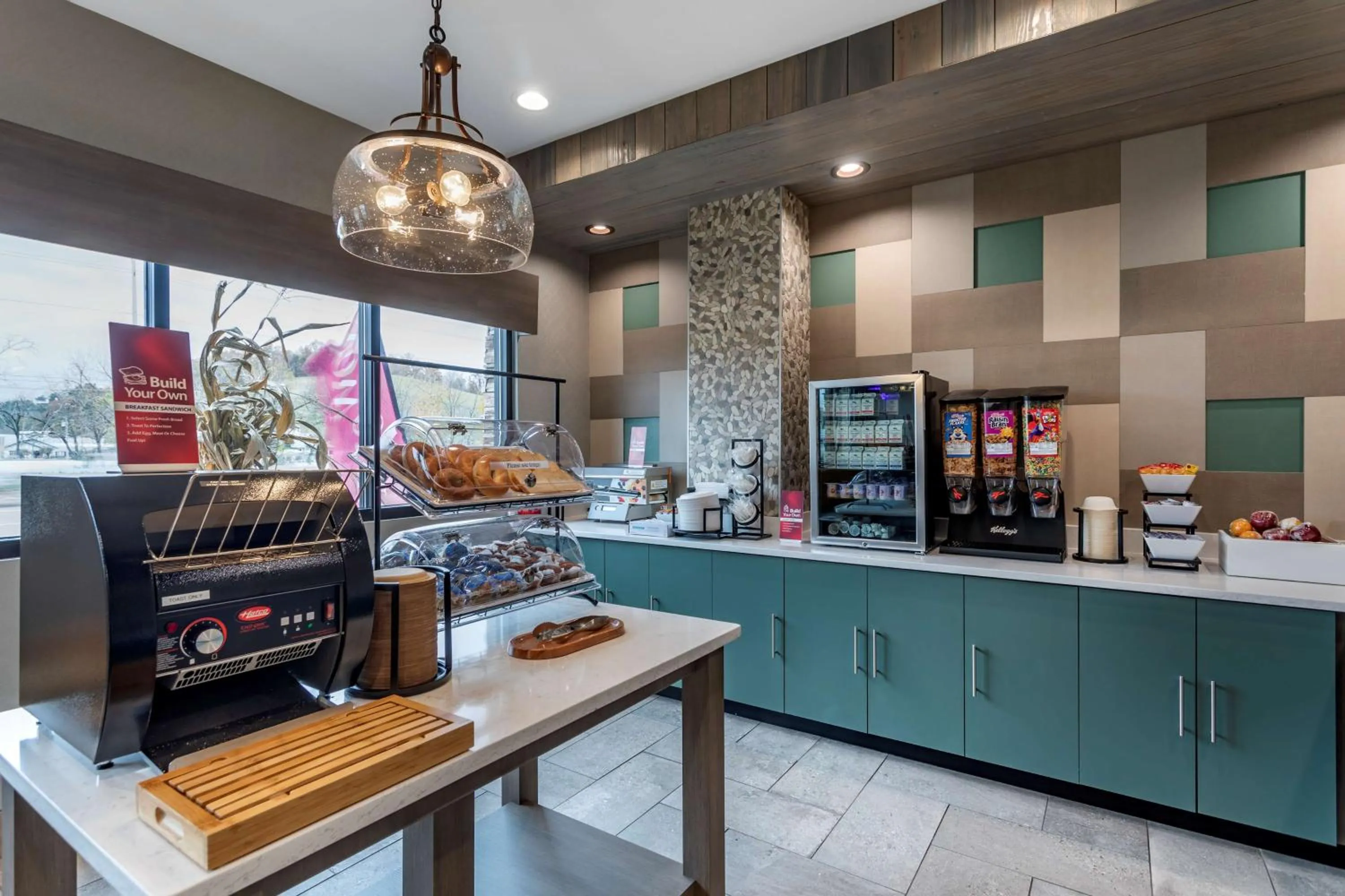 Breakfast in Best Western Plus Apple Valley Lodge Pigeon Forge