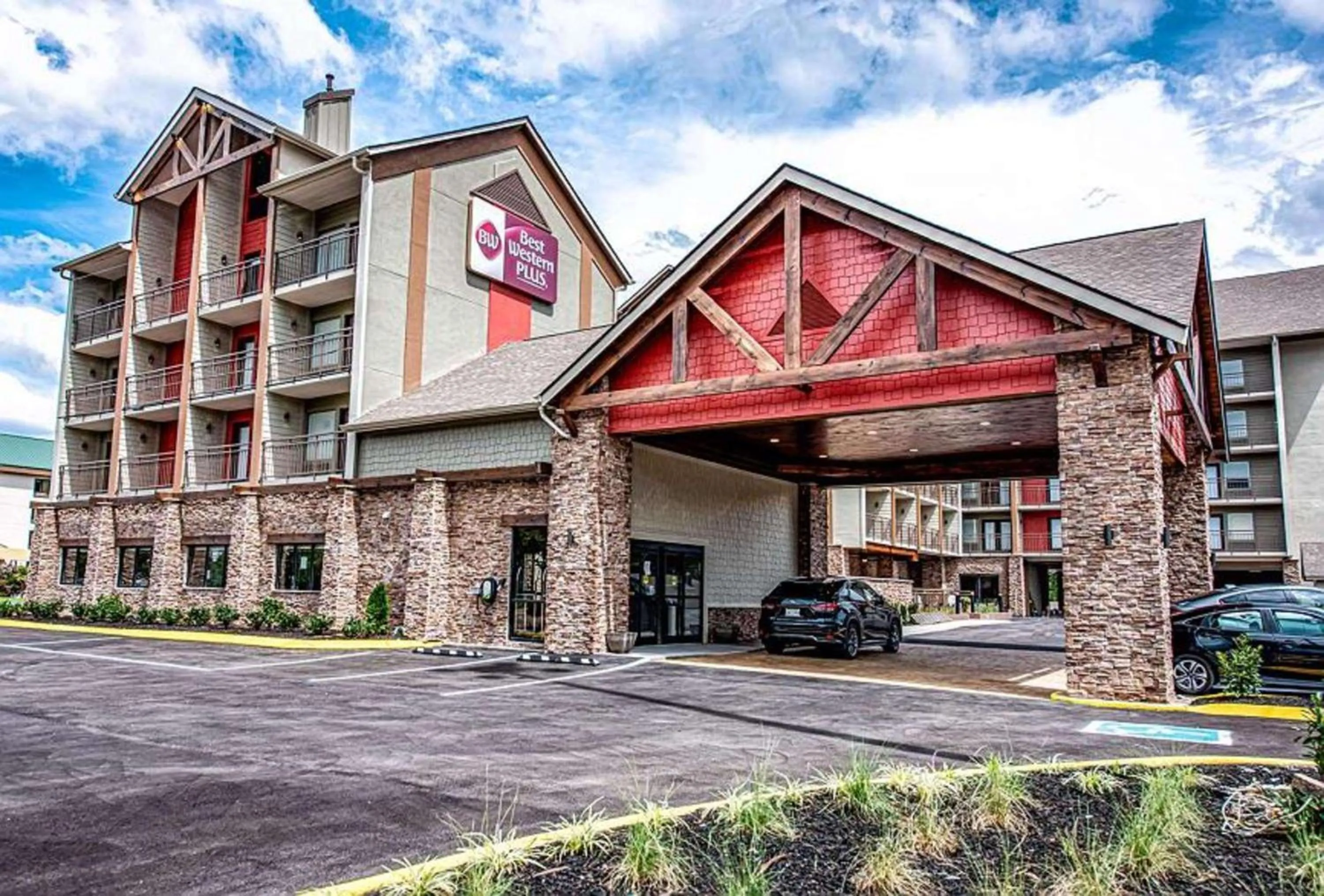 Property building in Best Western Plus Apple Valley Lodge Pigeon Forge