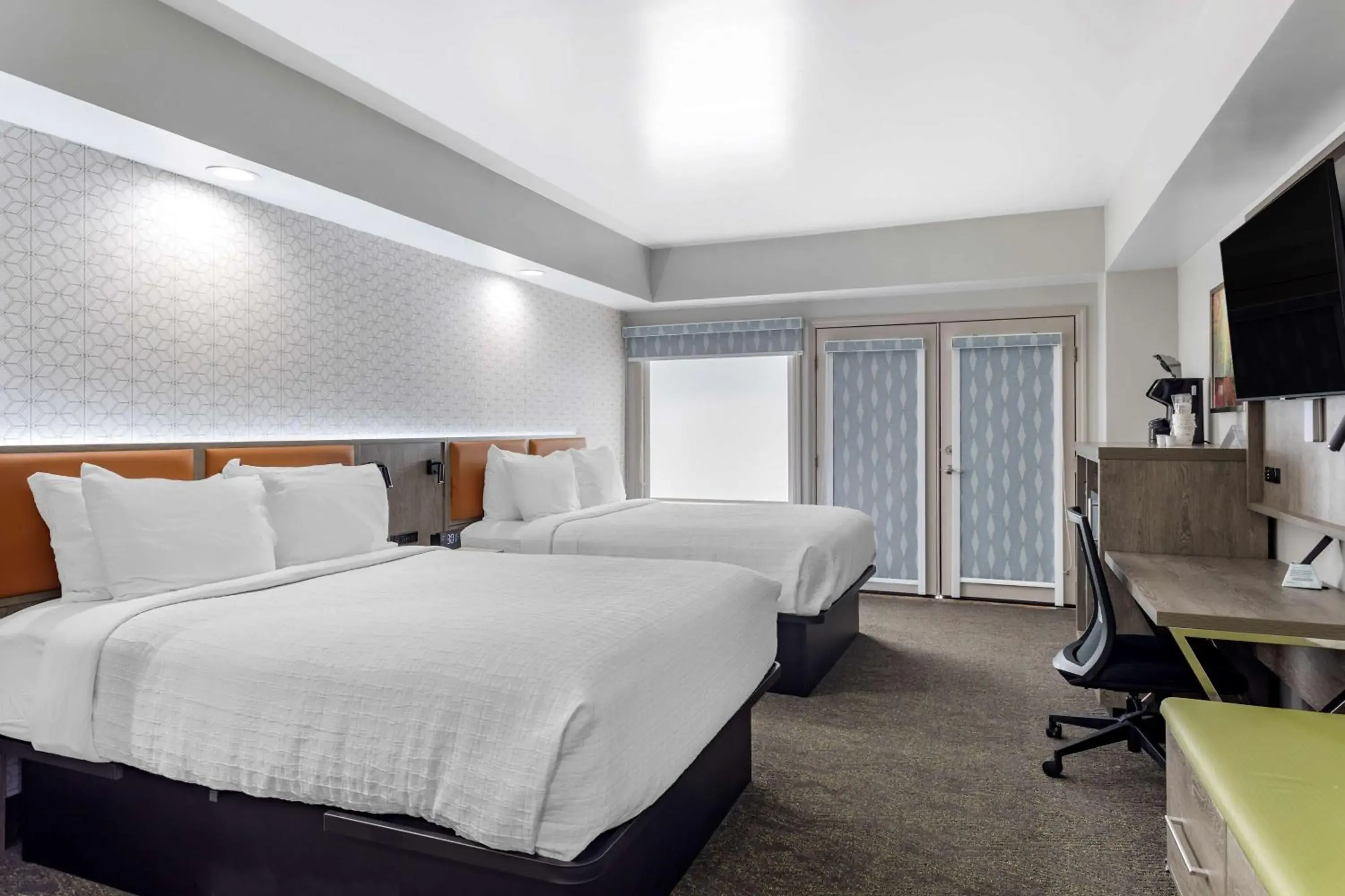Photo of the whole room, Bed in Best Western Plus Apple Valley Lodge Pigeon Forge Photo of the whole room, Bed in Best Western Plus Apple Valley Lodge Pigeon Forge