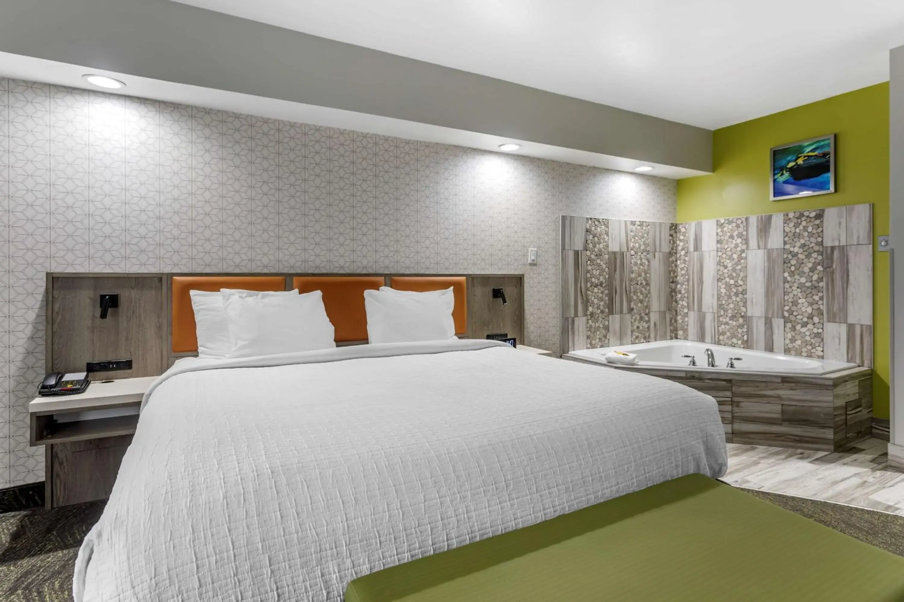 Photo of the whole room, Bed in Best Western Plus Apple Valley Lodge Pigeon Forge Photo of the whole room, Bed in Best Western Plus Apple Valley Lodge Pigeon Forge