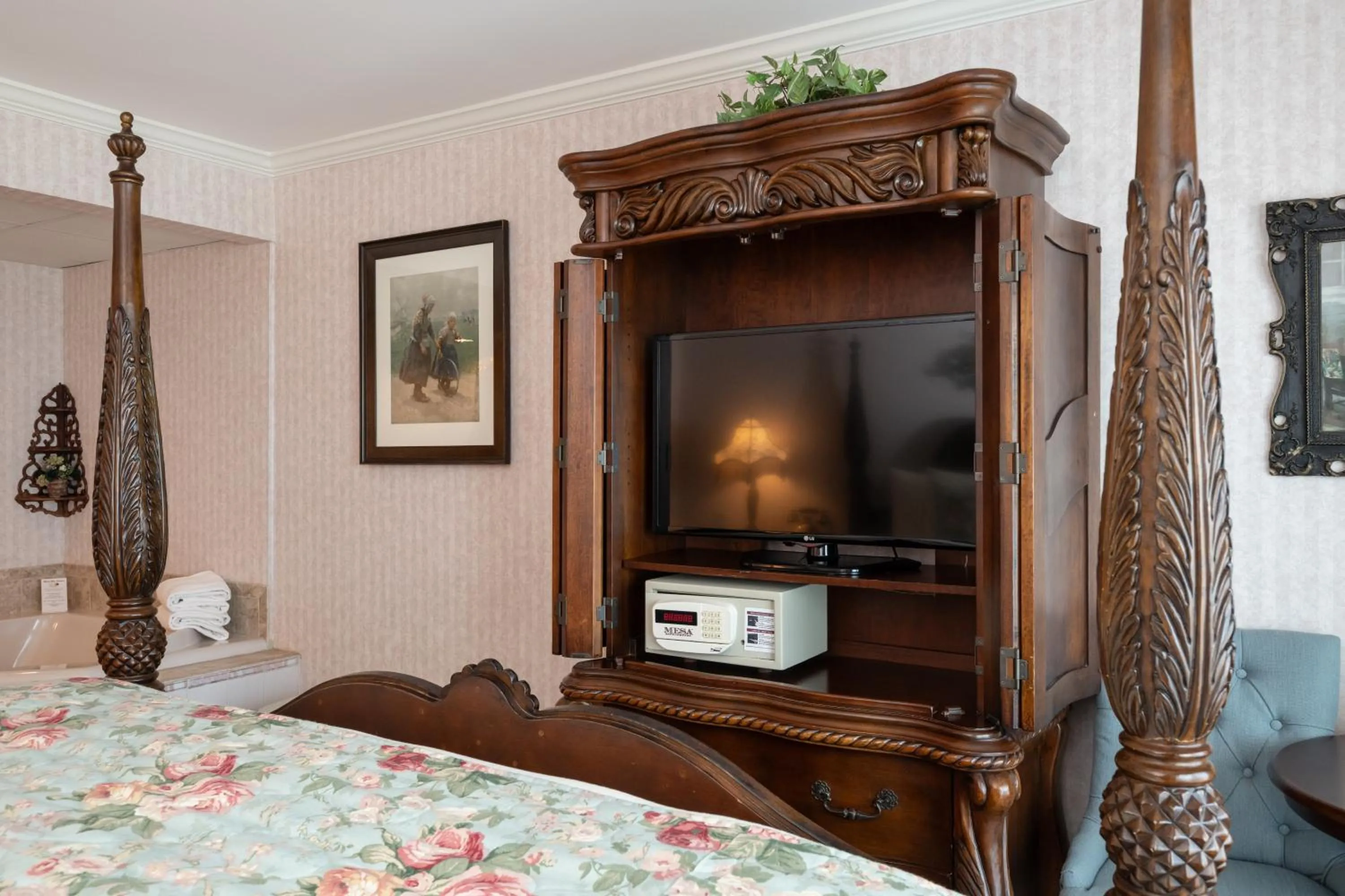TV and multimedia, Bed in Boardwalk Plaza Hotel