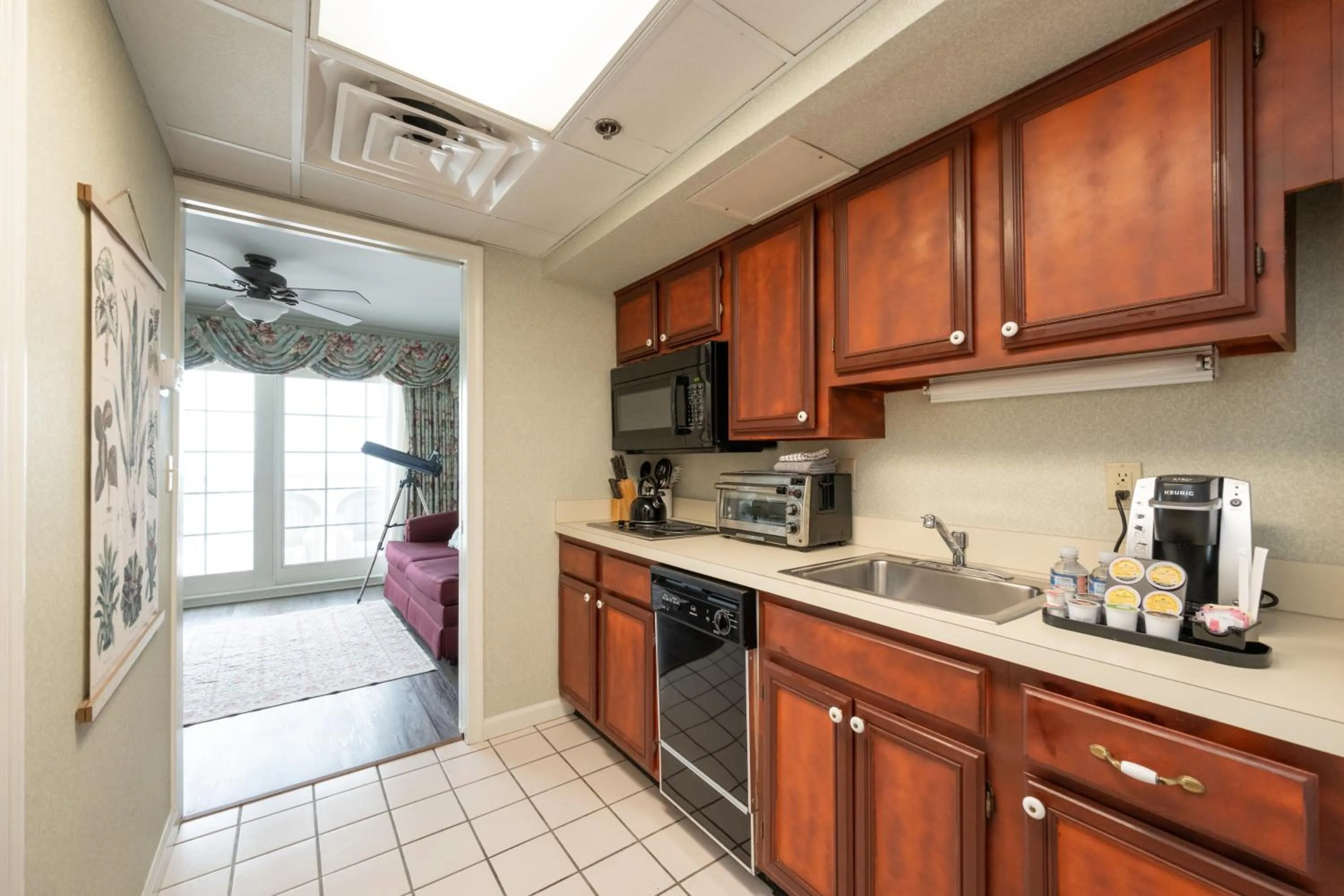 Kitchen or kitchenette in Boardwalk Plaza Hotel