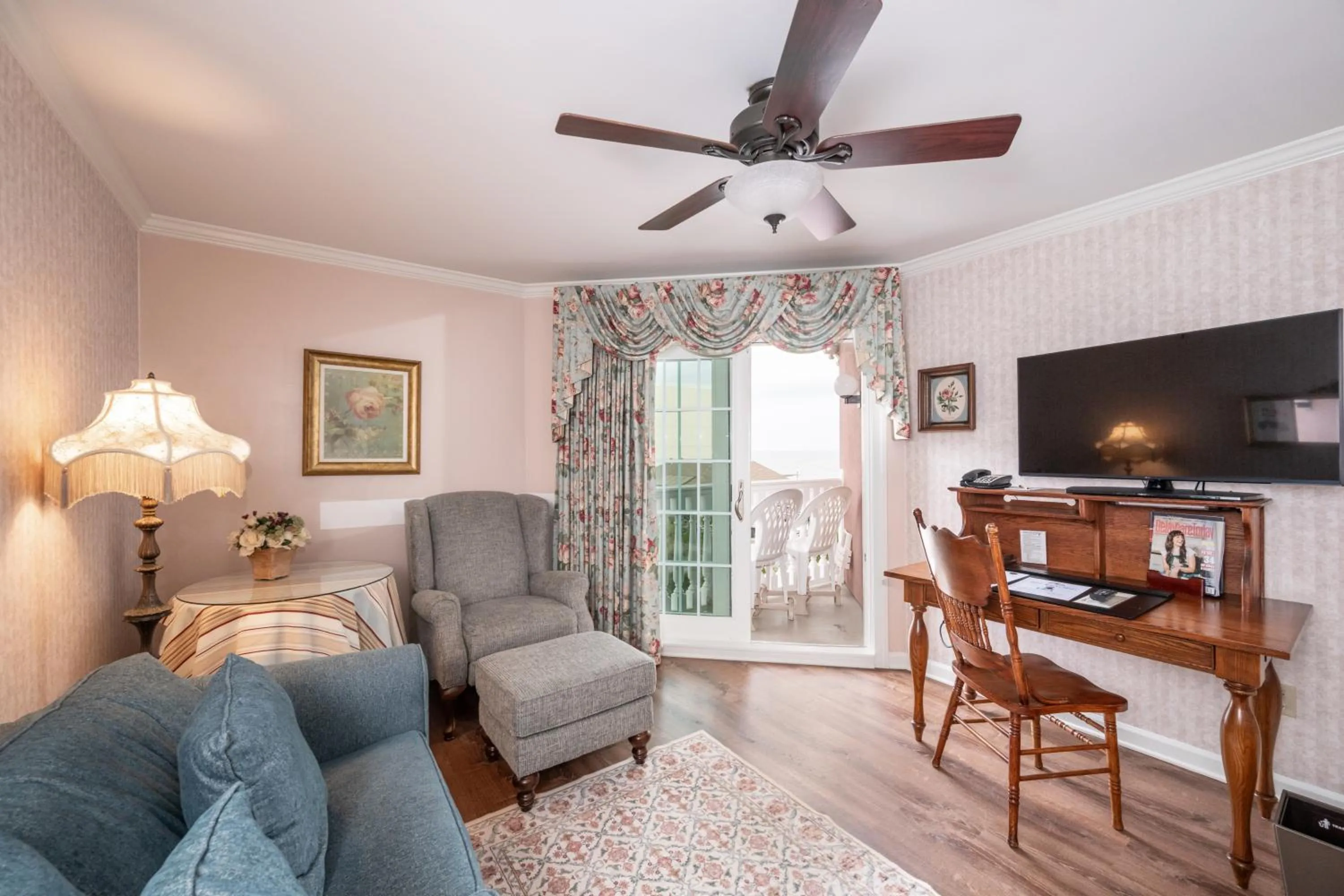 Living room in Boardwalk Plaza Hotel