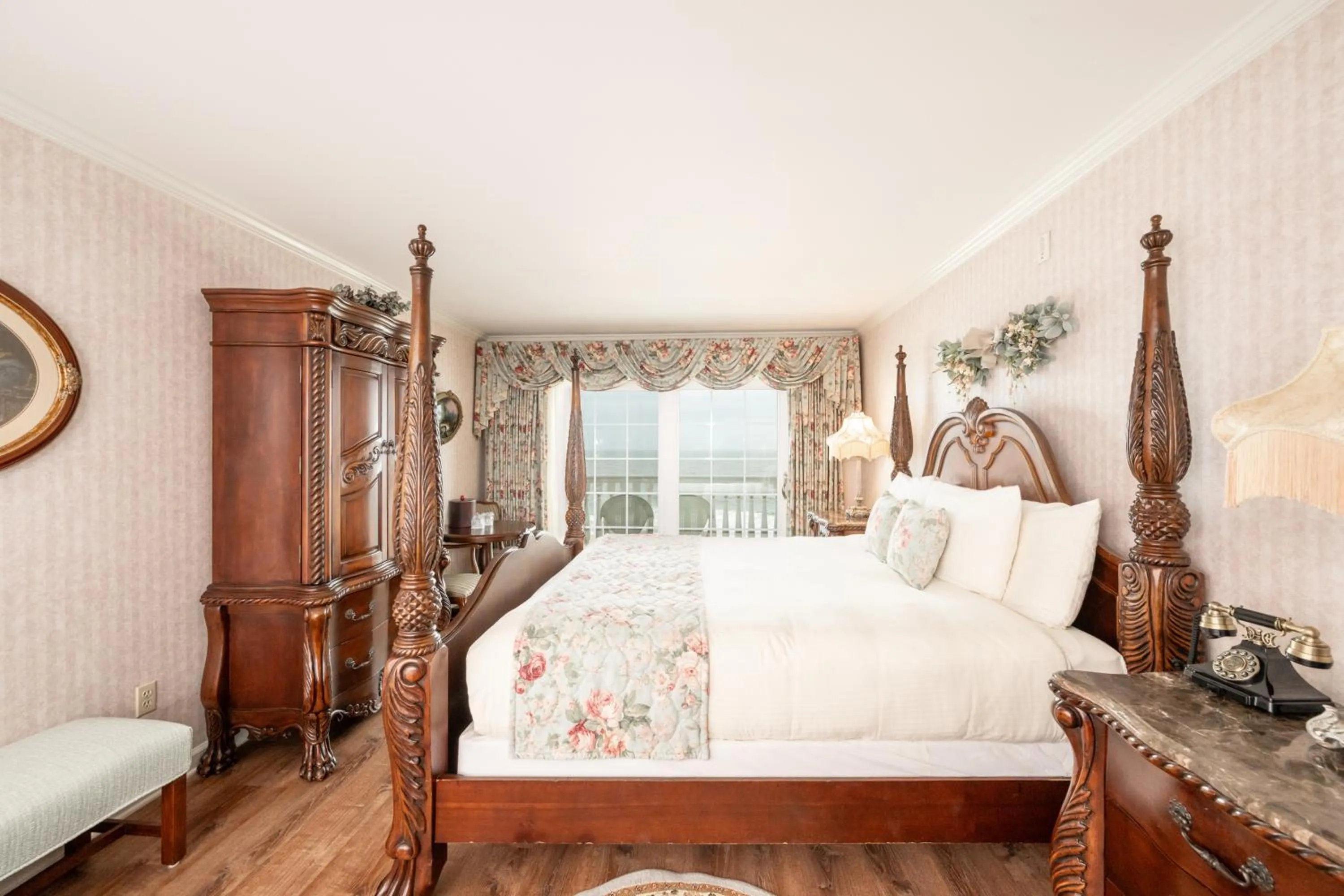 Bed in Boardwalk Plaza Hotel