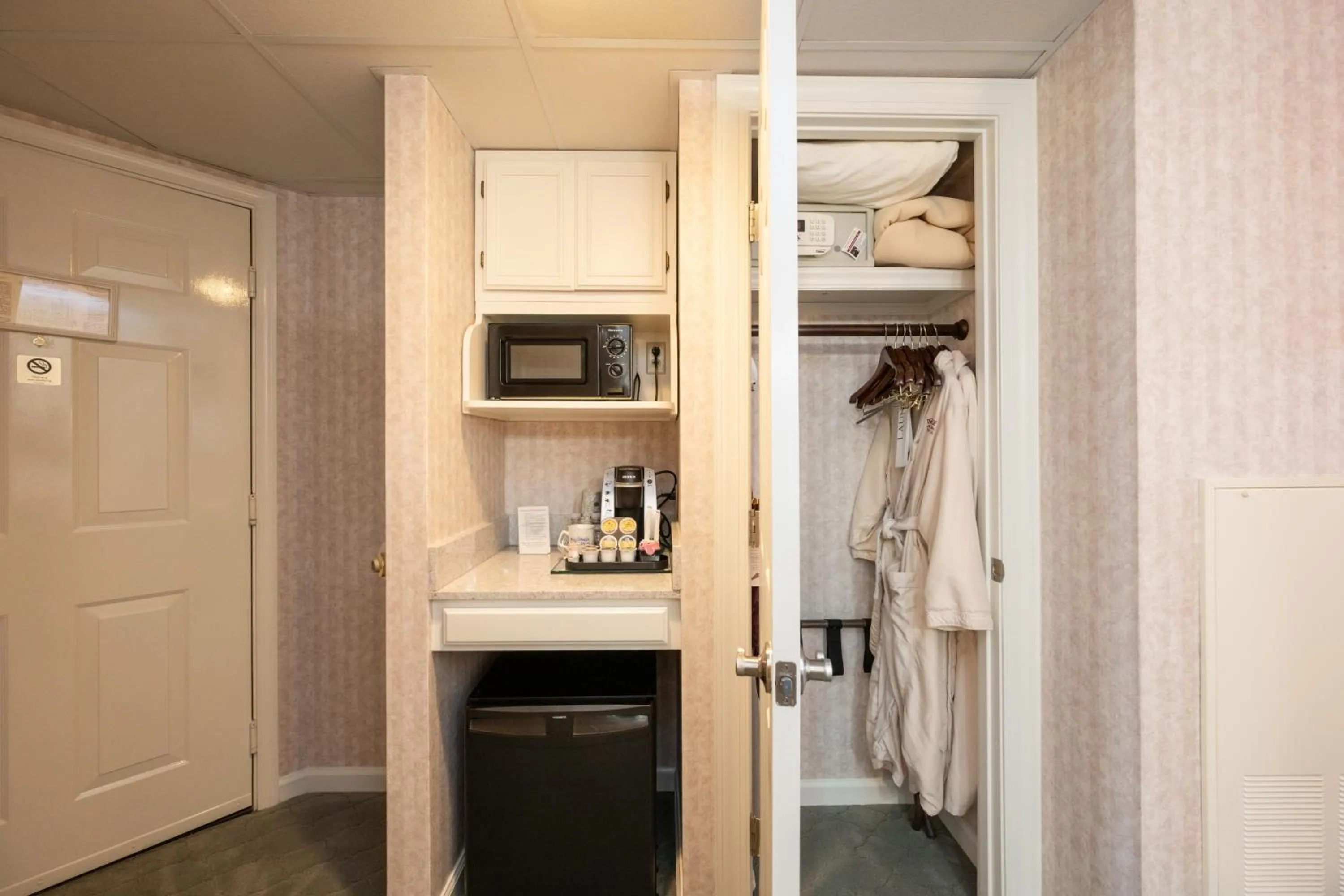 Area and facilities in Boardwalk Plaza Hotel