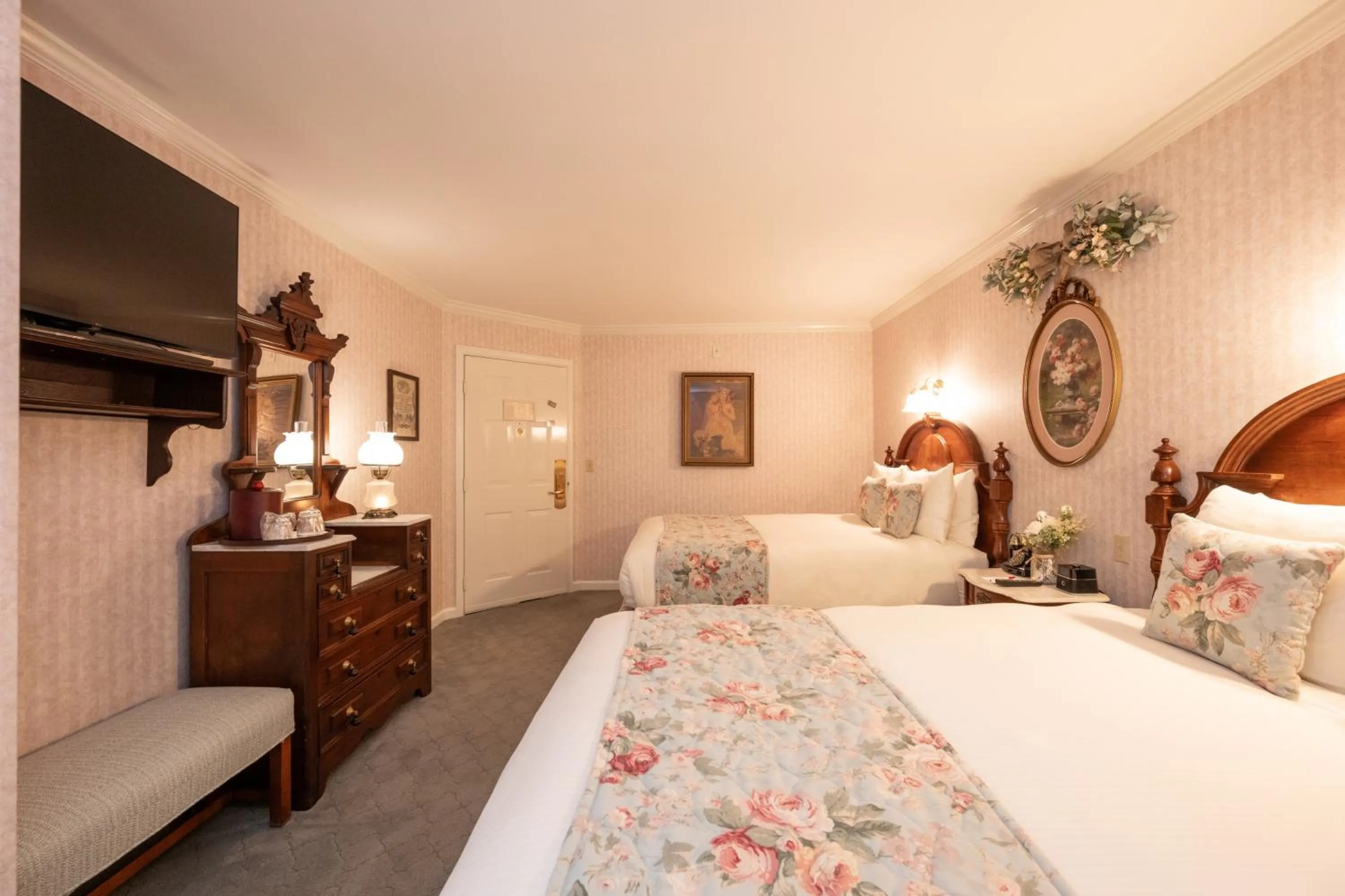 Bed in Boardwalk Plaza Hotel