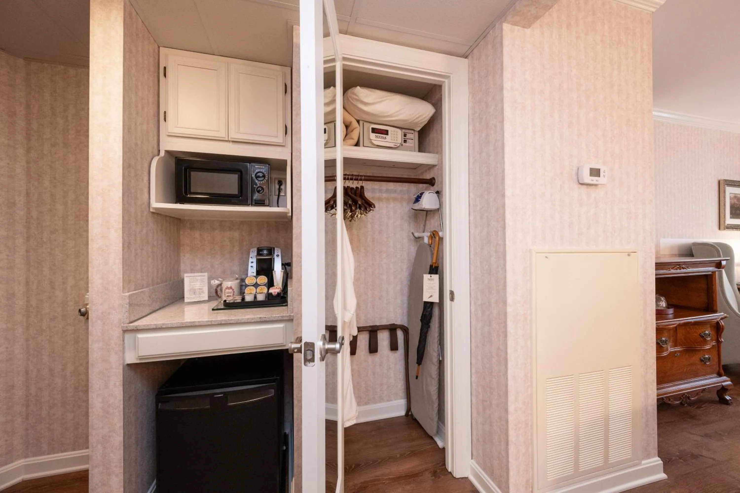Kitchen or kitchenette in Boardwalk Plaza Hotel