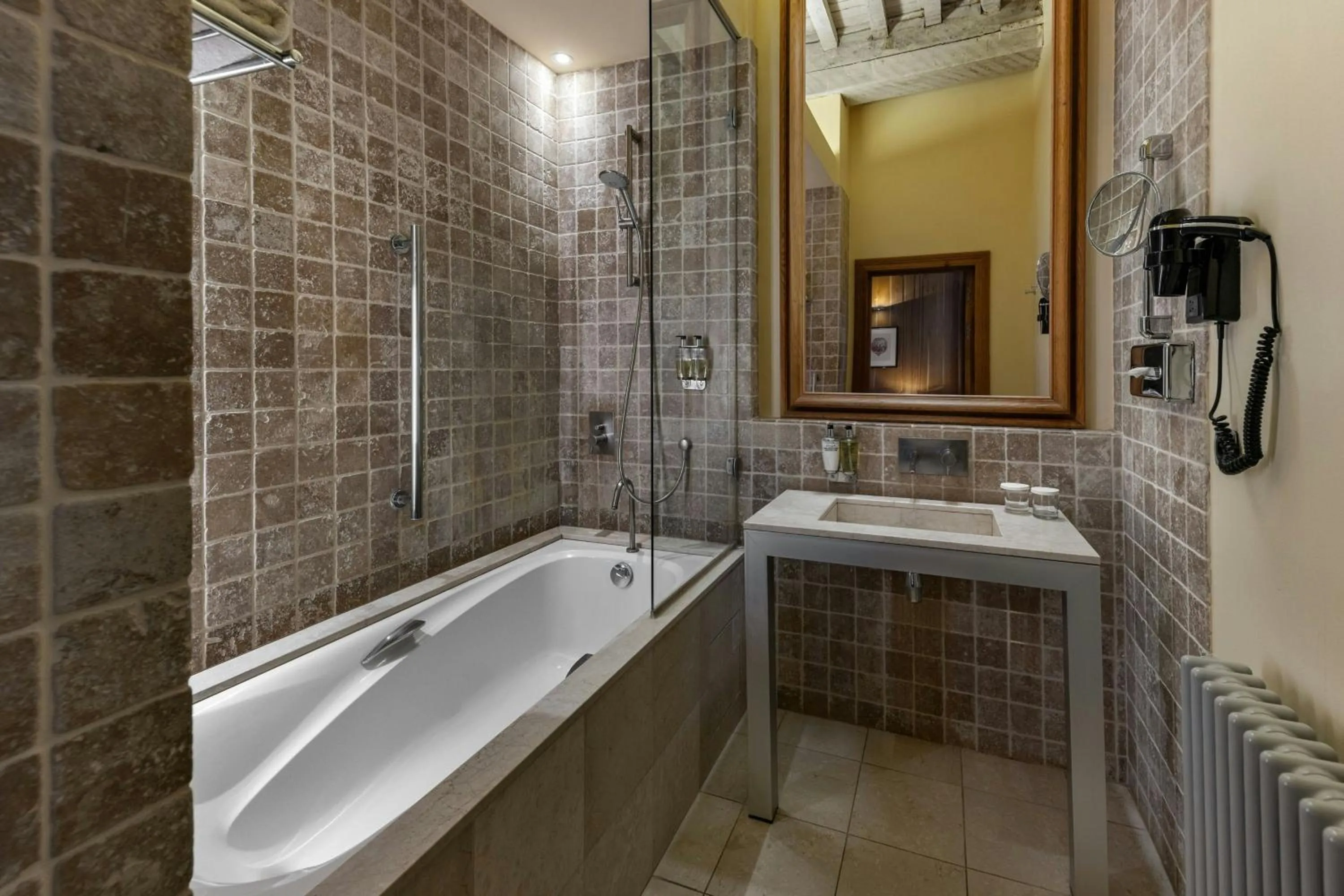 Photo of the whole room in L'Hermitage Gantois, Autograph Collection