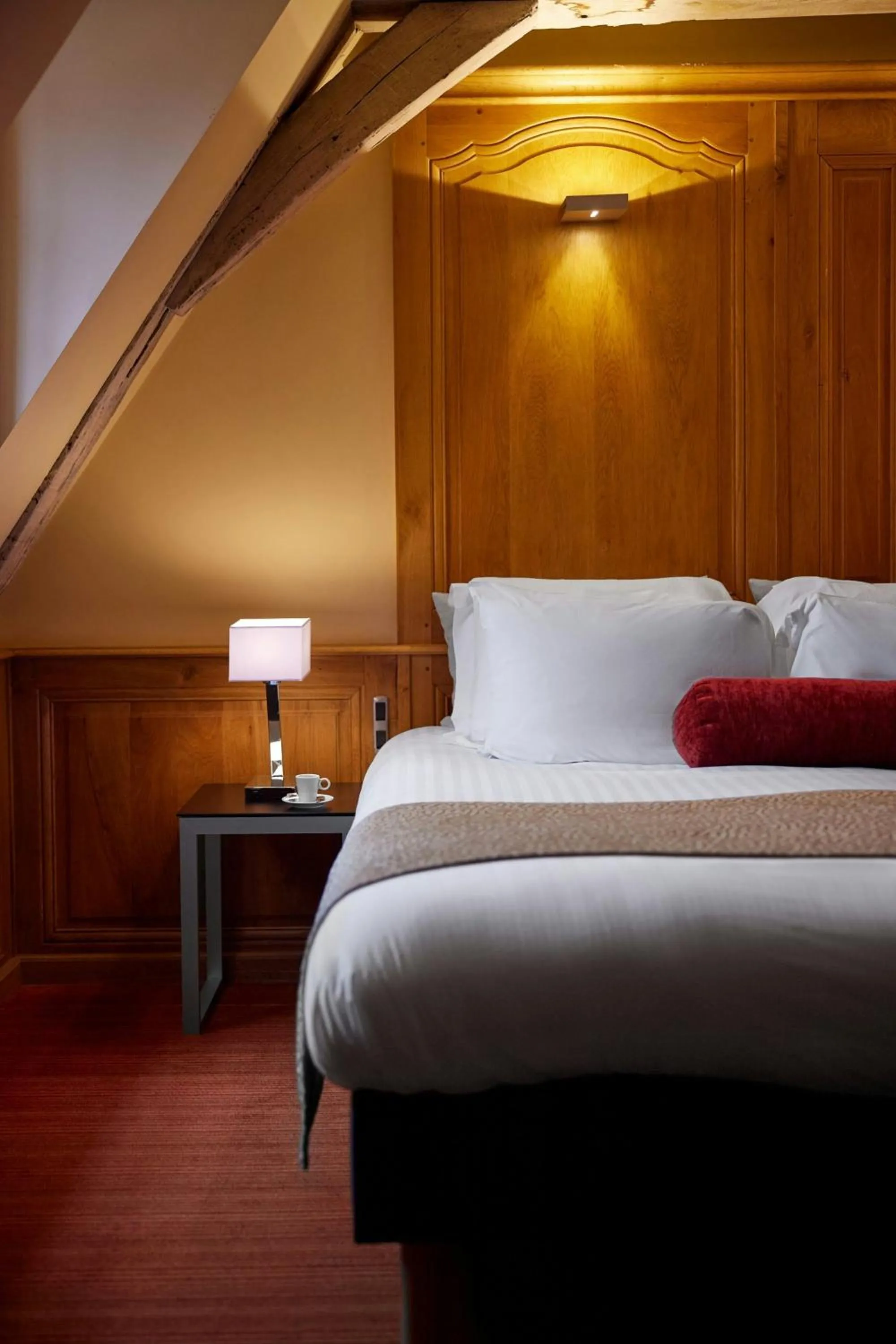 Photo of the whole room, Bed in L'Hermitage Gantois, Autograph Collection