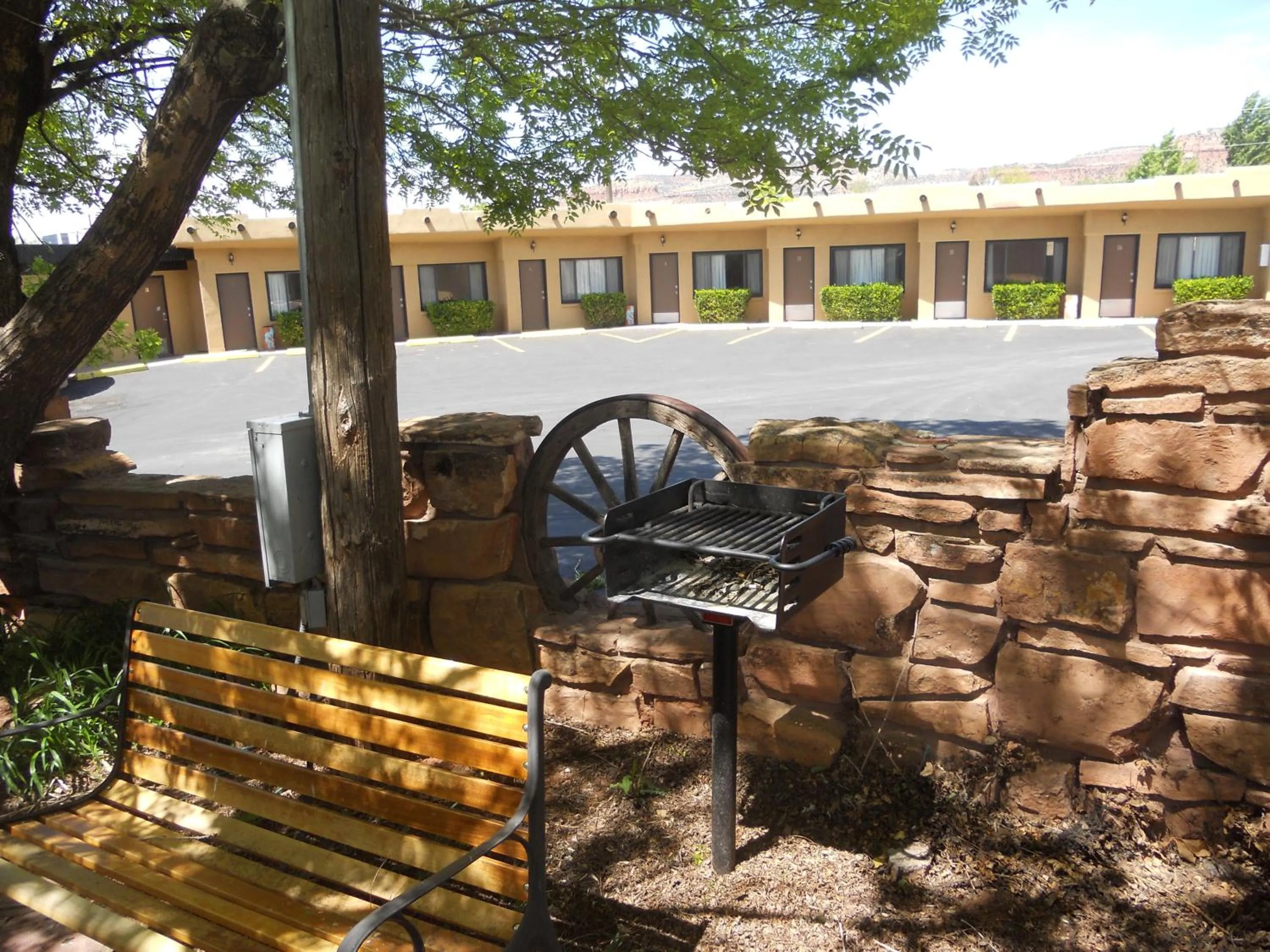 Facade/entrance in Redrock Country Inn