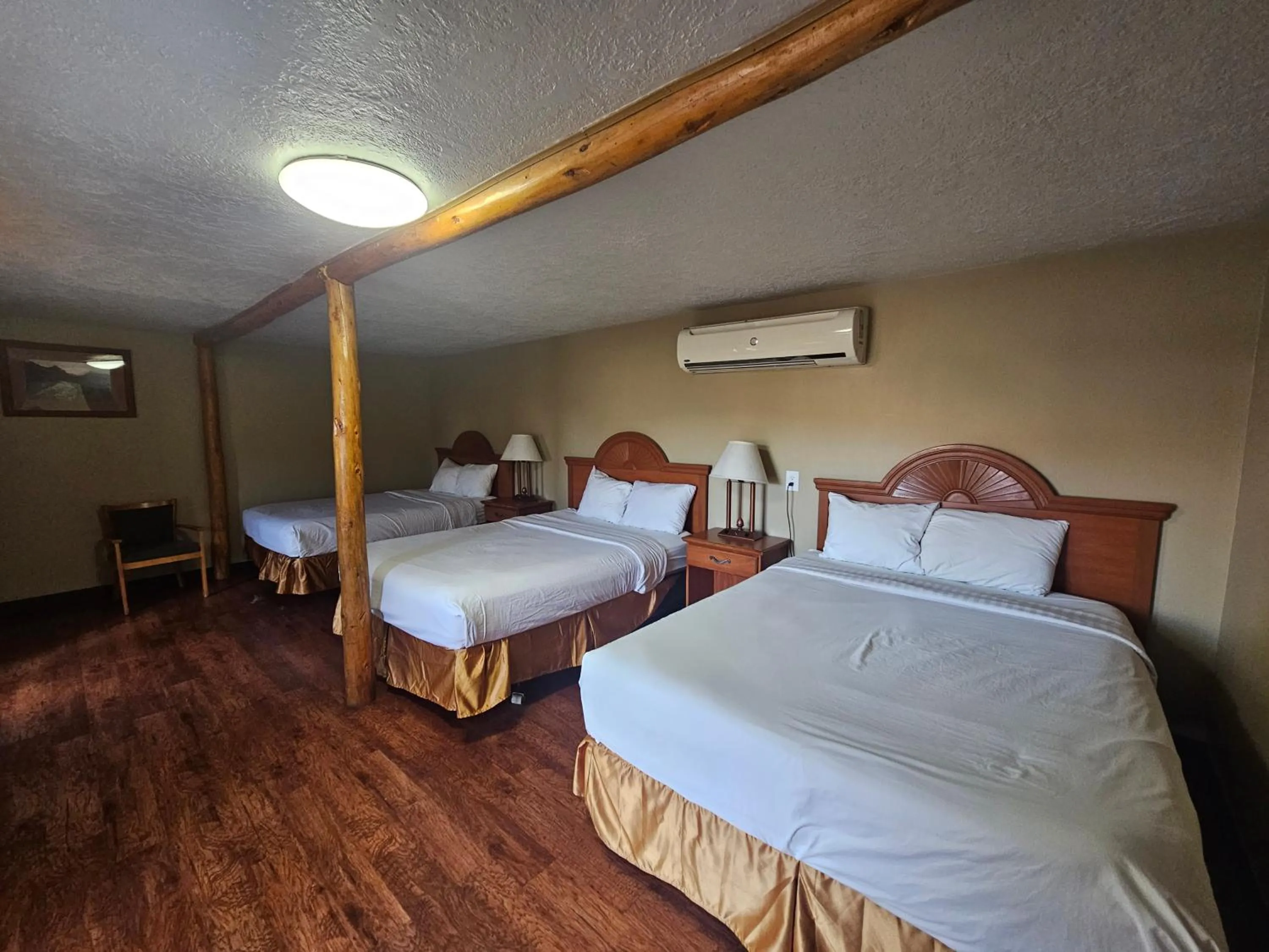 Bed in Redrock Country Inn