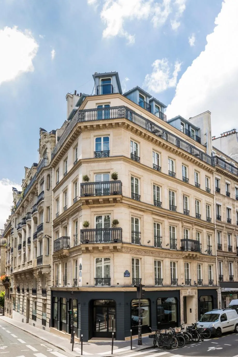 Property building in Hôtel Chamar