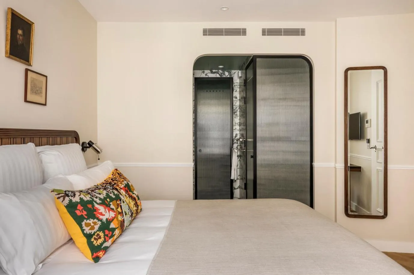 Bedroom, Bed in Hôtel Chamar