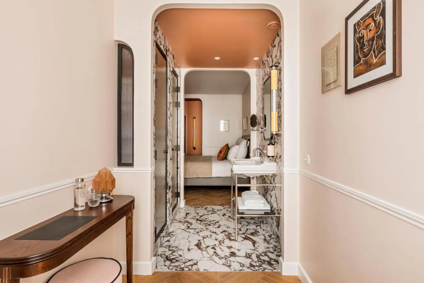 Photo of the whole room in Hôtel Chamar