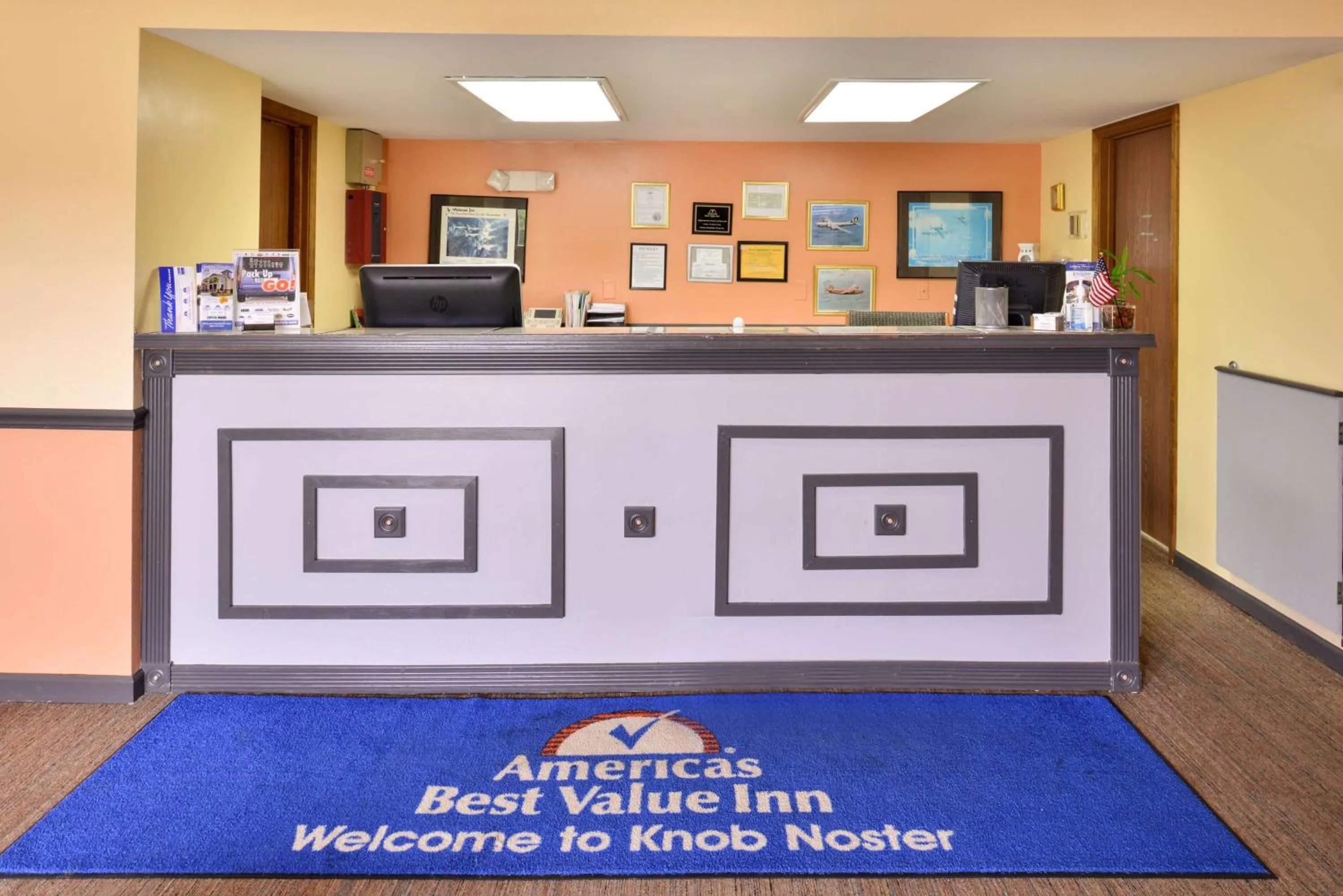Lobby or reception in Americas Best Value Inn Knob Noster