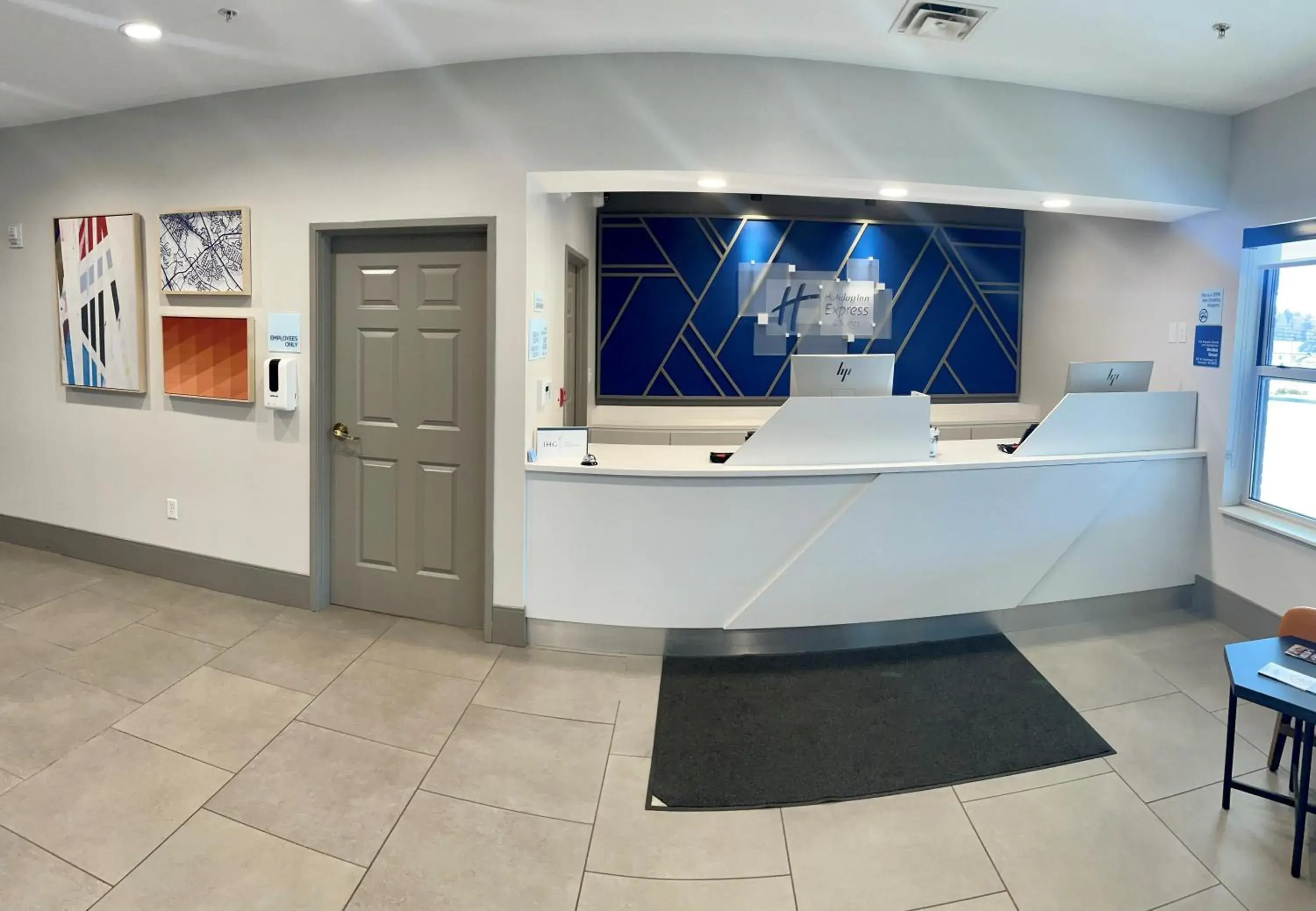 Lobby or reception in Holiday Inn Express & Suites Marquette by IHG Lobby or reception in Holiday Inn Express & Suites Marquette by IHG