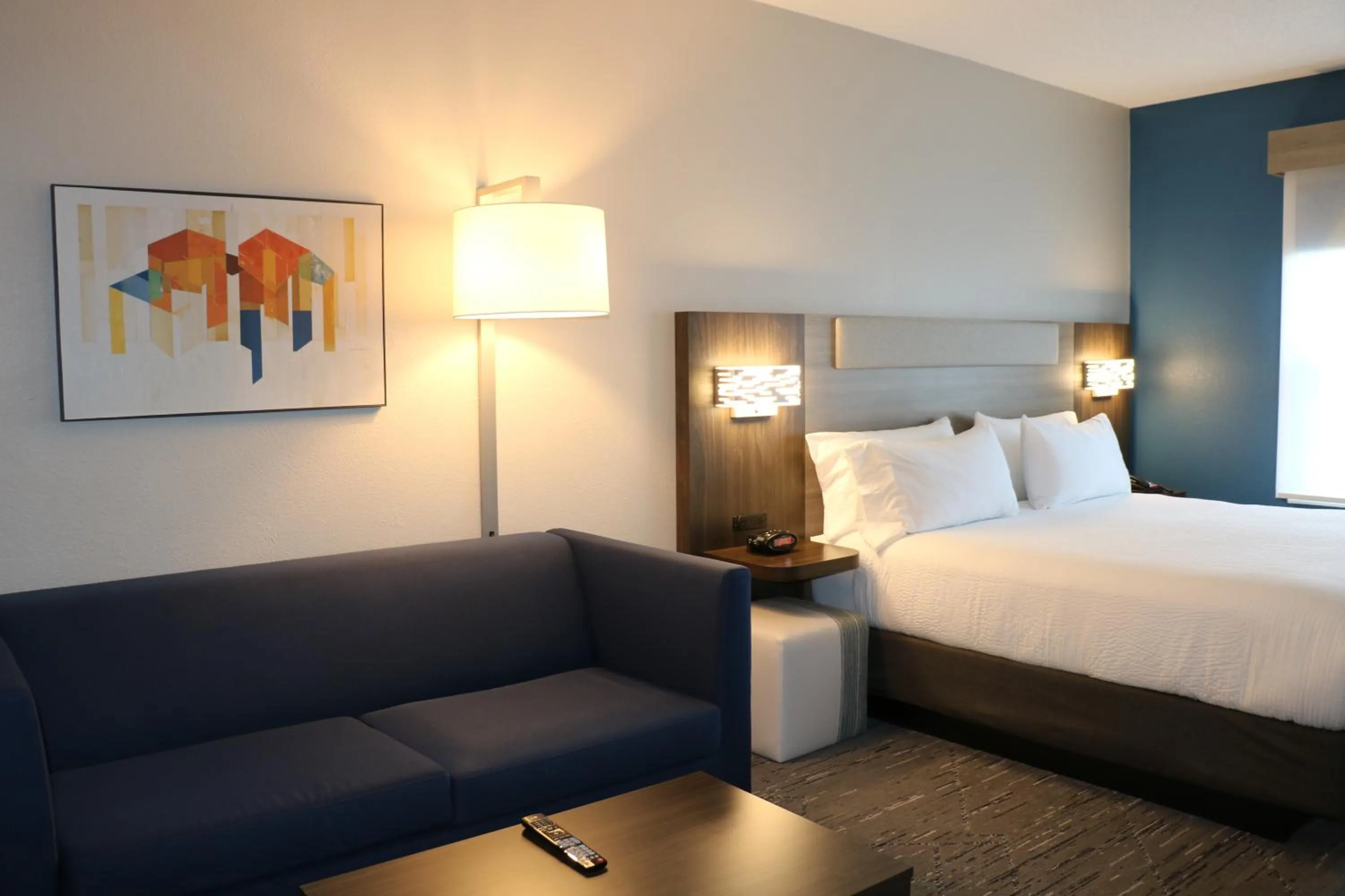 Bedroom, Bed in Holiday Inn Express & Suites Marquette by IHG
