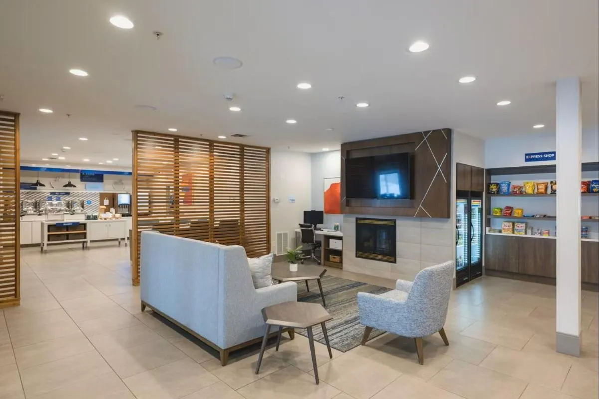 Holiday Inn Express & Suites Marquette by IHG