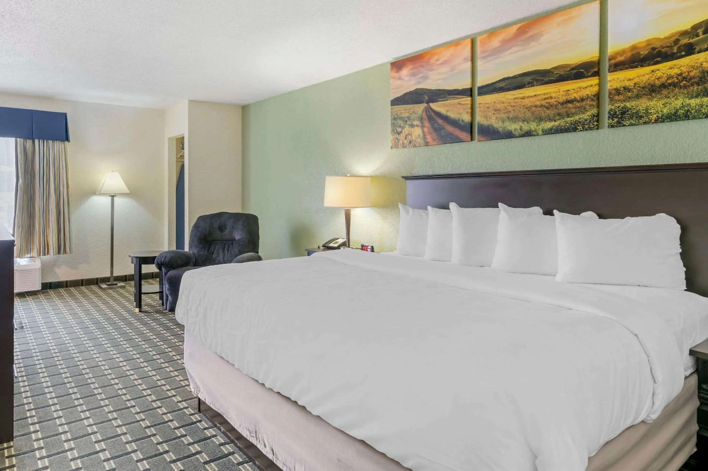 Bedroom, Bed in Clarion Pointe