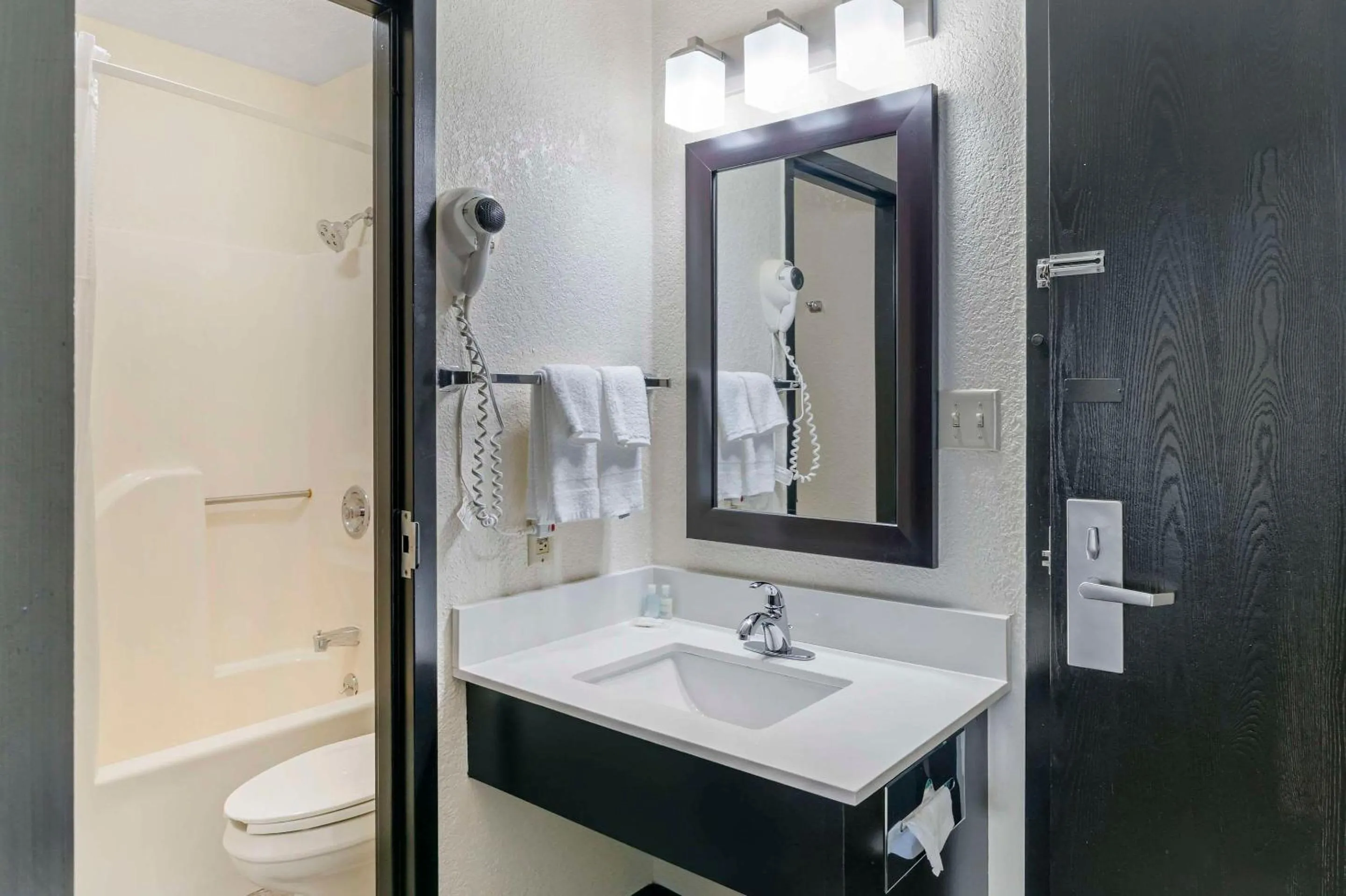 Bedroom in Clarion Pointe