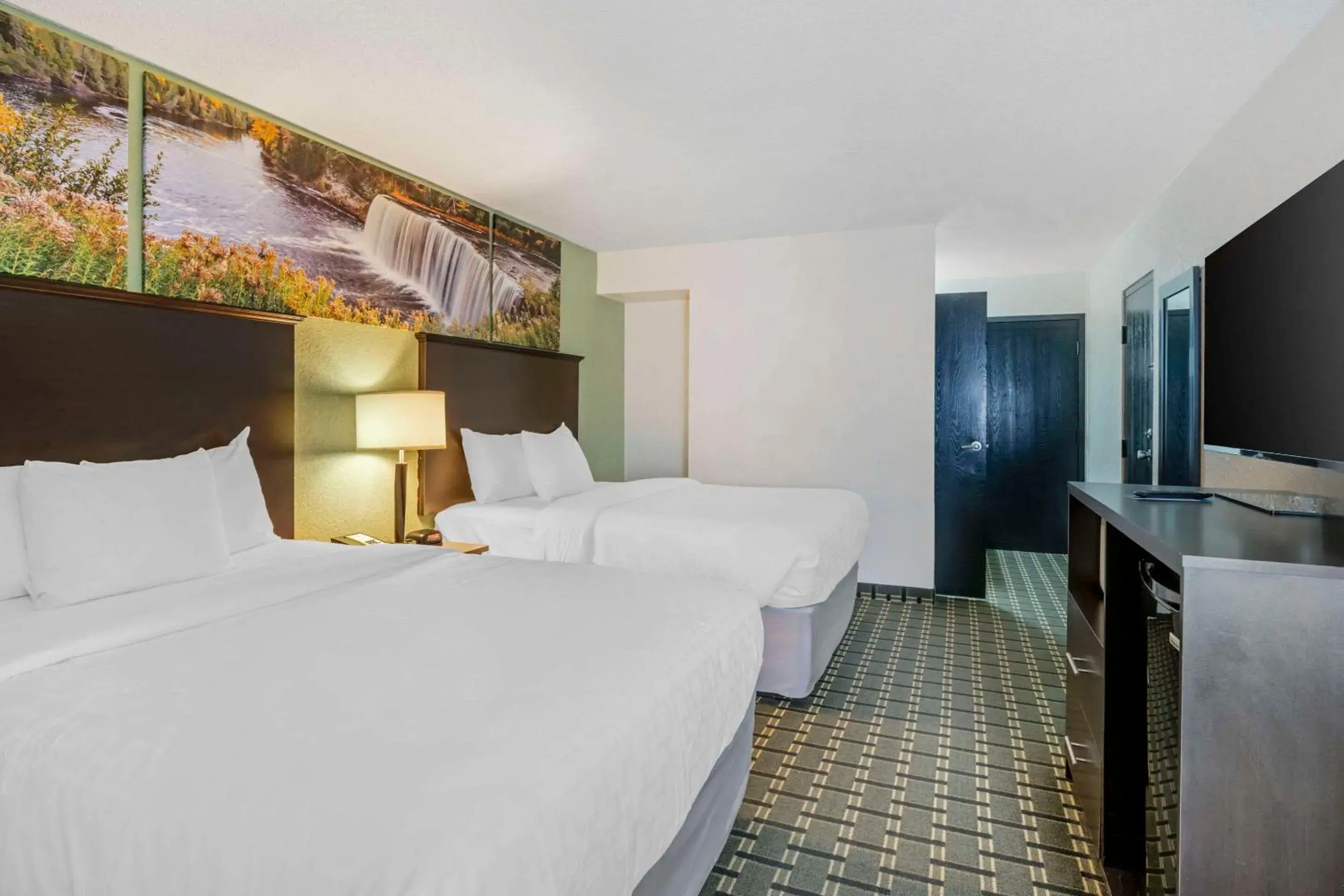 Bedroom, Bed in Clarion Pointe Bedroom, Bed in Clarion Pointe