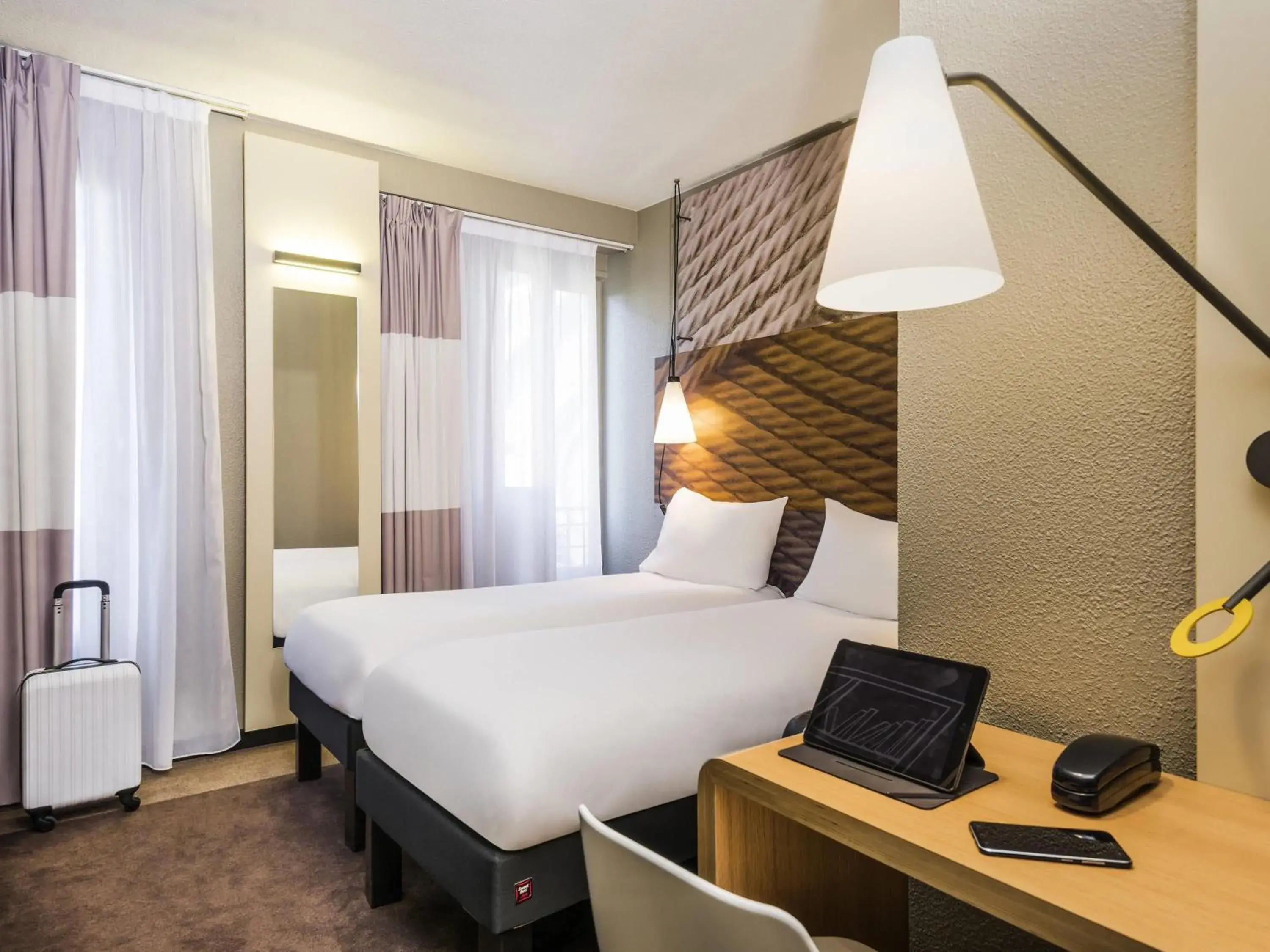 Bedroom, Bed in ibis Clichy Centre Mairie Bedroom, Bed in ibis Clichy Centre Mairie