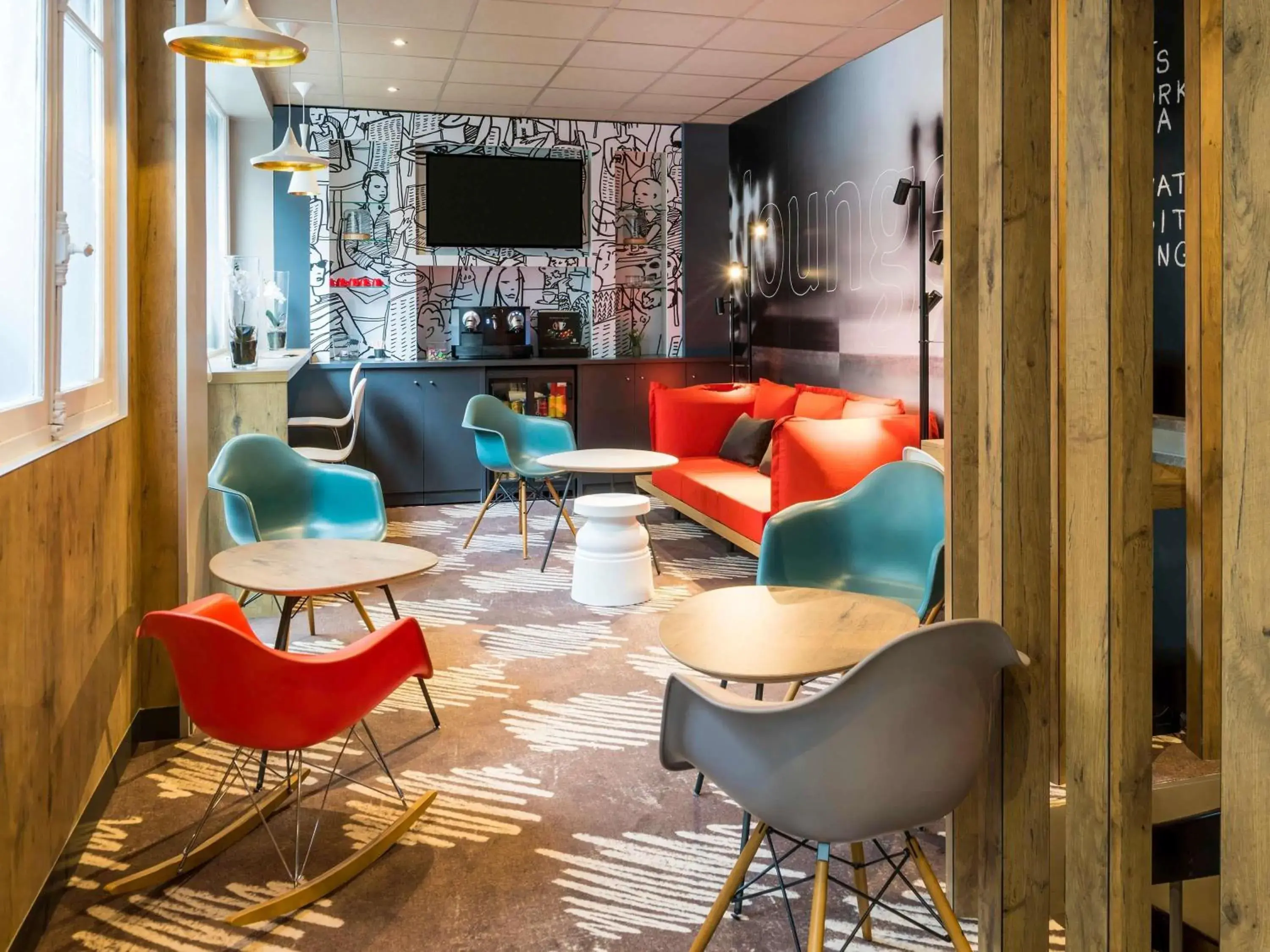 Property building in ibis Clichy Centre Mairie Property building in ibis Clichy Centre Mairie