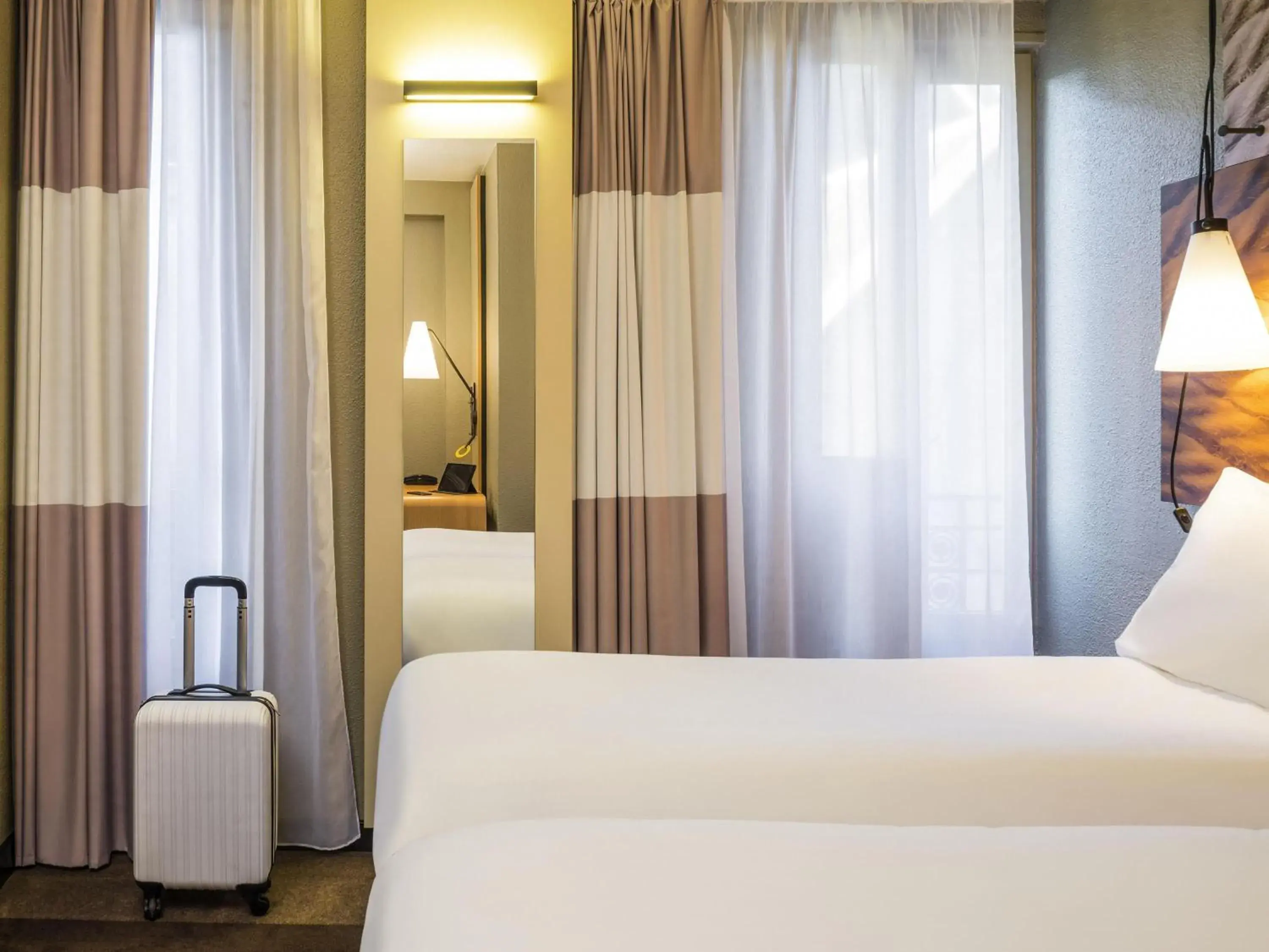 Bedroom, Bed in ibis Clichy Centre Mairie Bedroom, Bed in ibis Clichy Centre Mairie