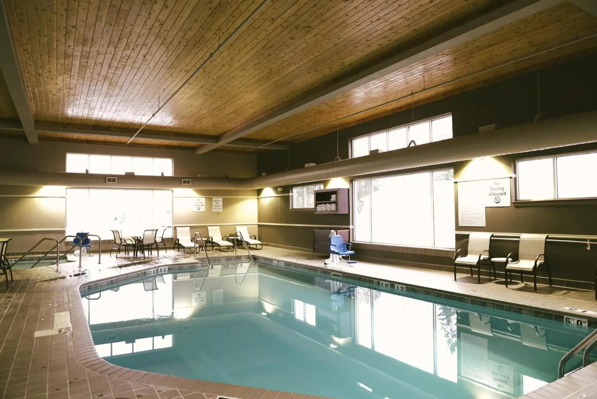 Swimming pool in Holiday Inn Express & Suites Superior by IHG Swimming pool in Holiday Inn Express & Suites Superior by IHG