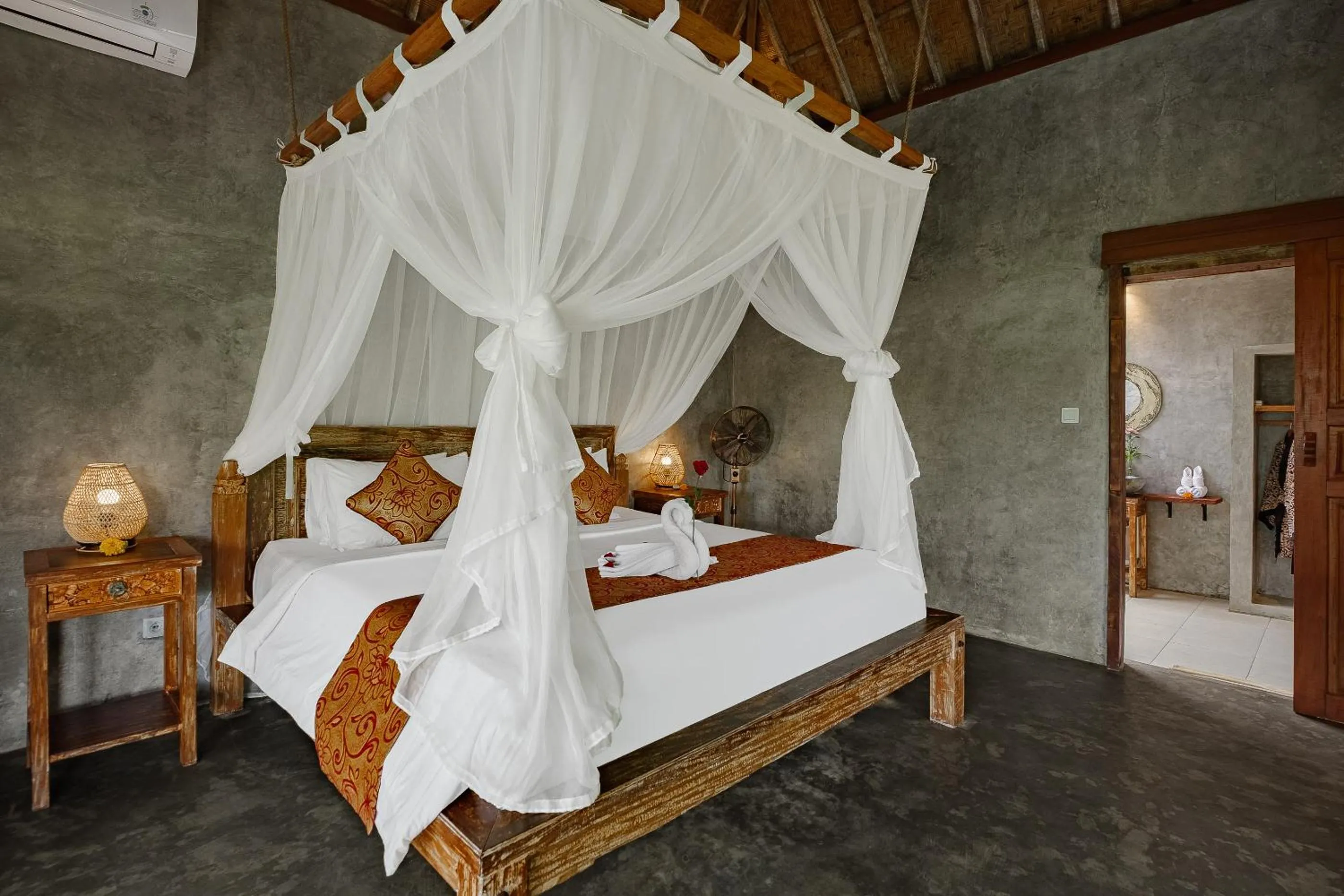 Bed in Moringa Ubud Villa