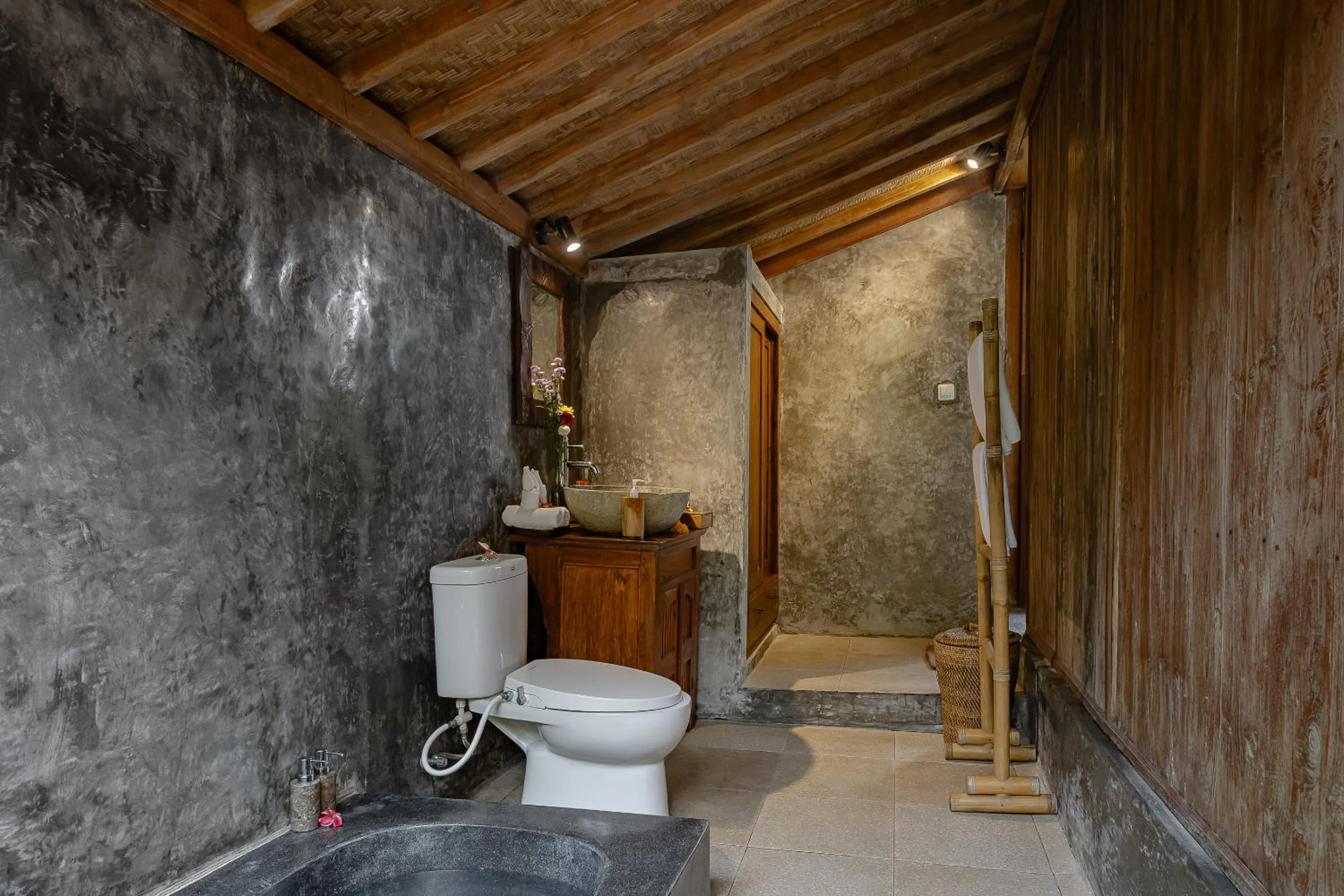 Shower in Moringa Ubud Villa