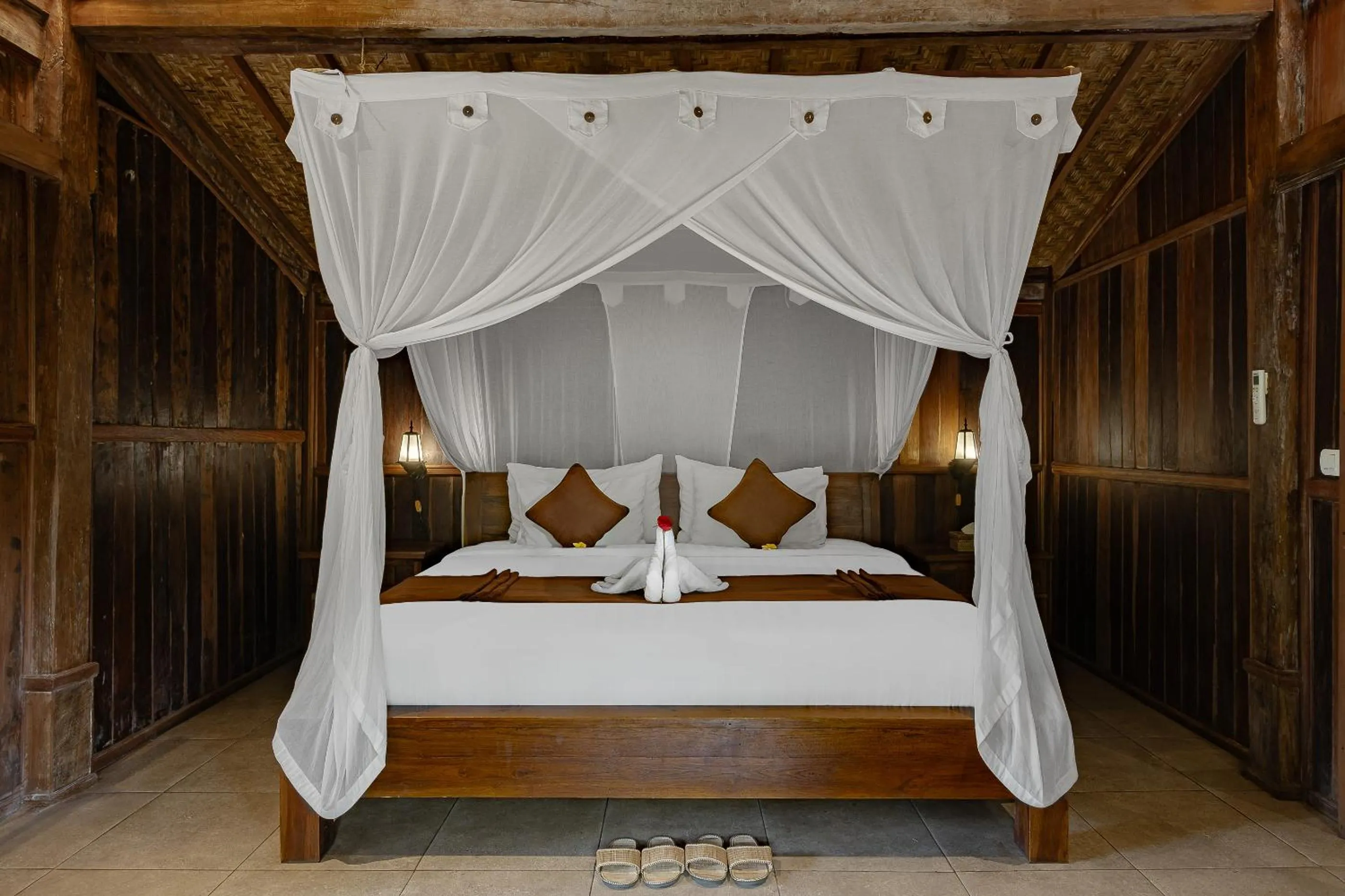 Bed in Moringa Ubud Villa
