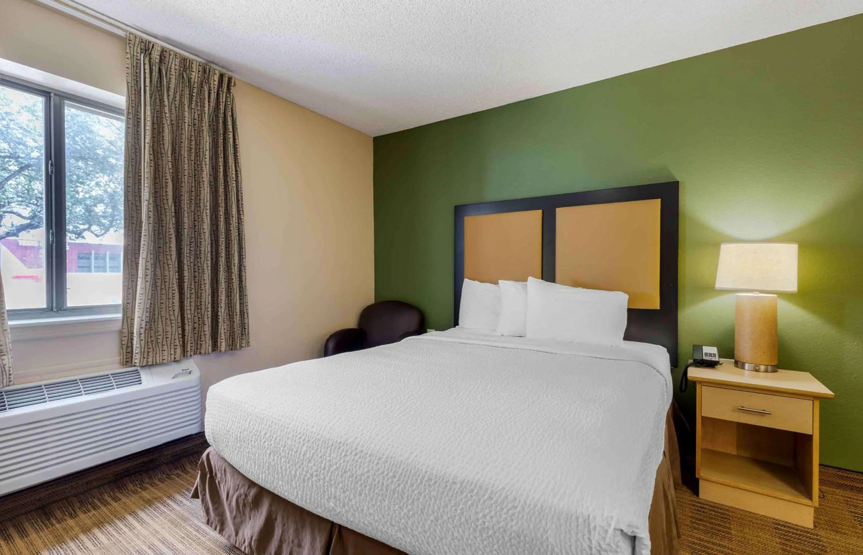 Bedroom, Bed in Extended Stay America Suites - Austin - Metro