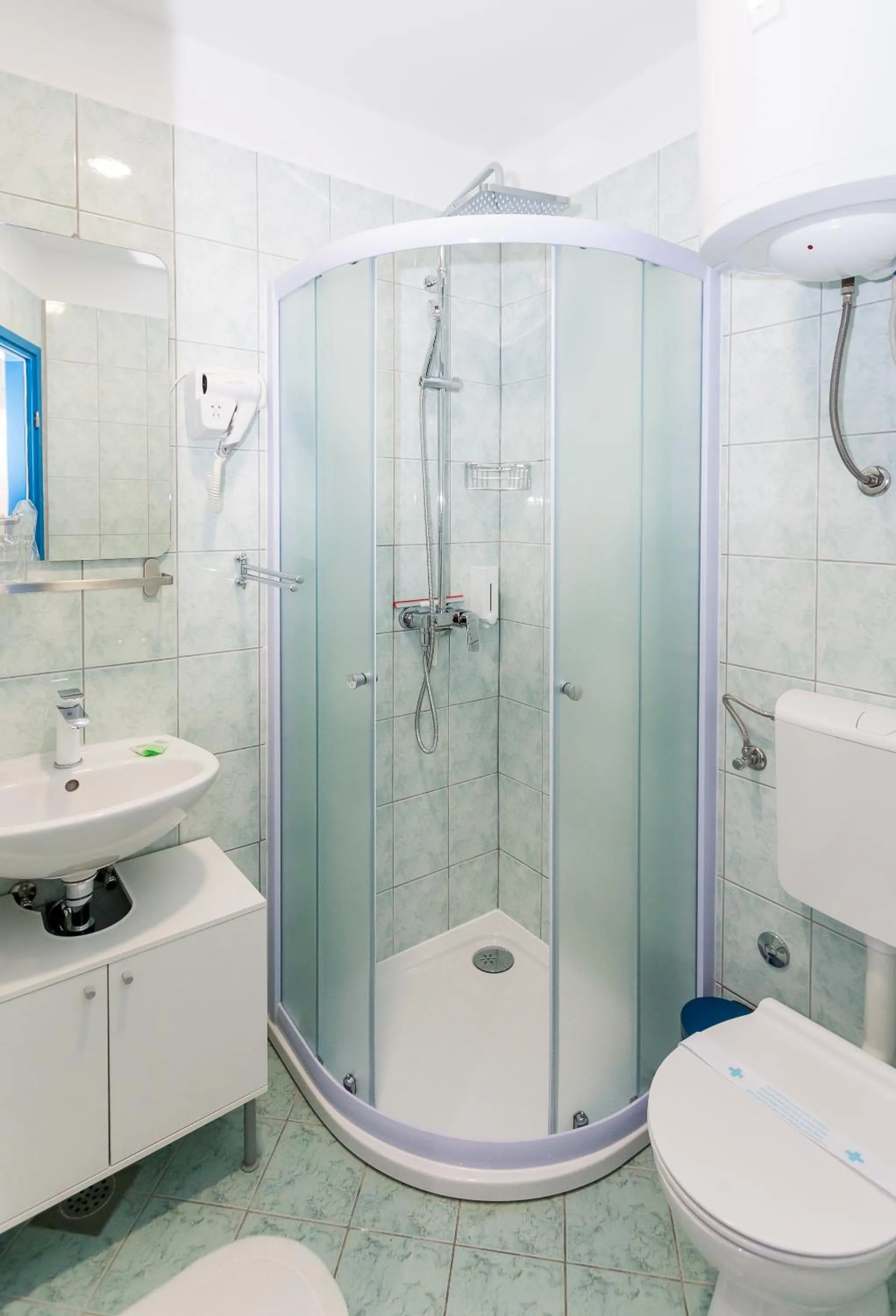 Shower in MiMa's Rooms
