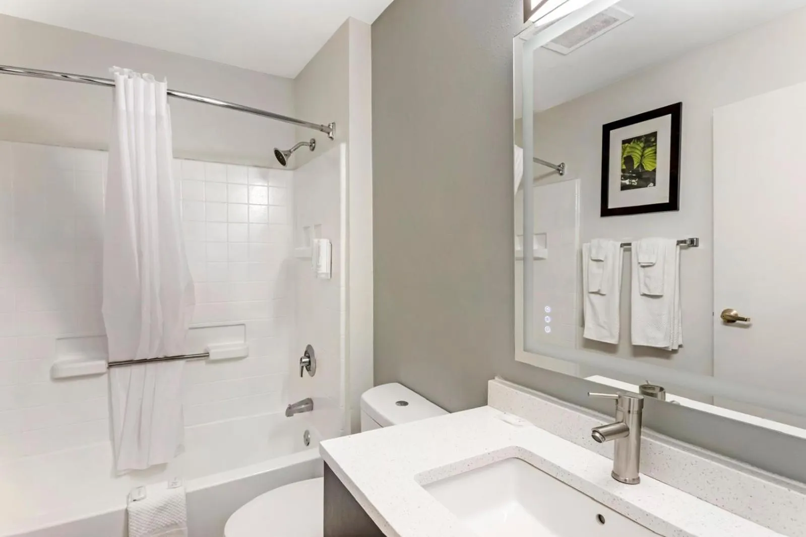 Bathroom in MainStay Suites Little Rock West Near Medical Centers