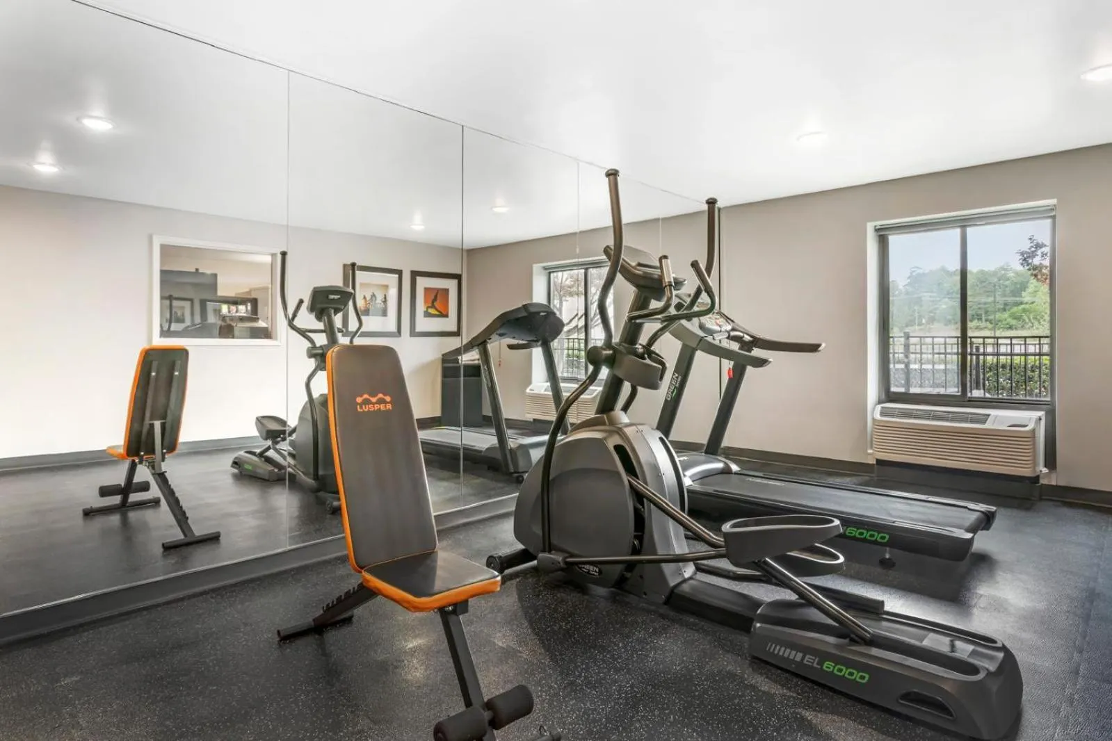 Fitness centre/facilities in MainStay Suites Little Rock West Near Medical Centers