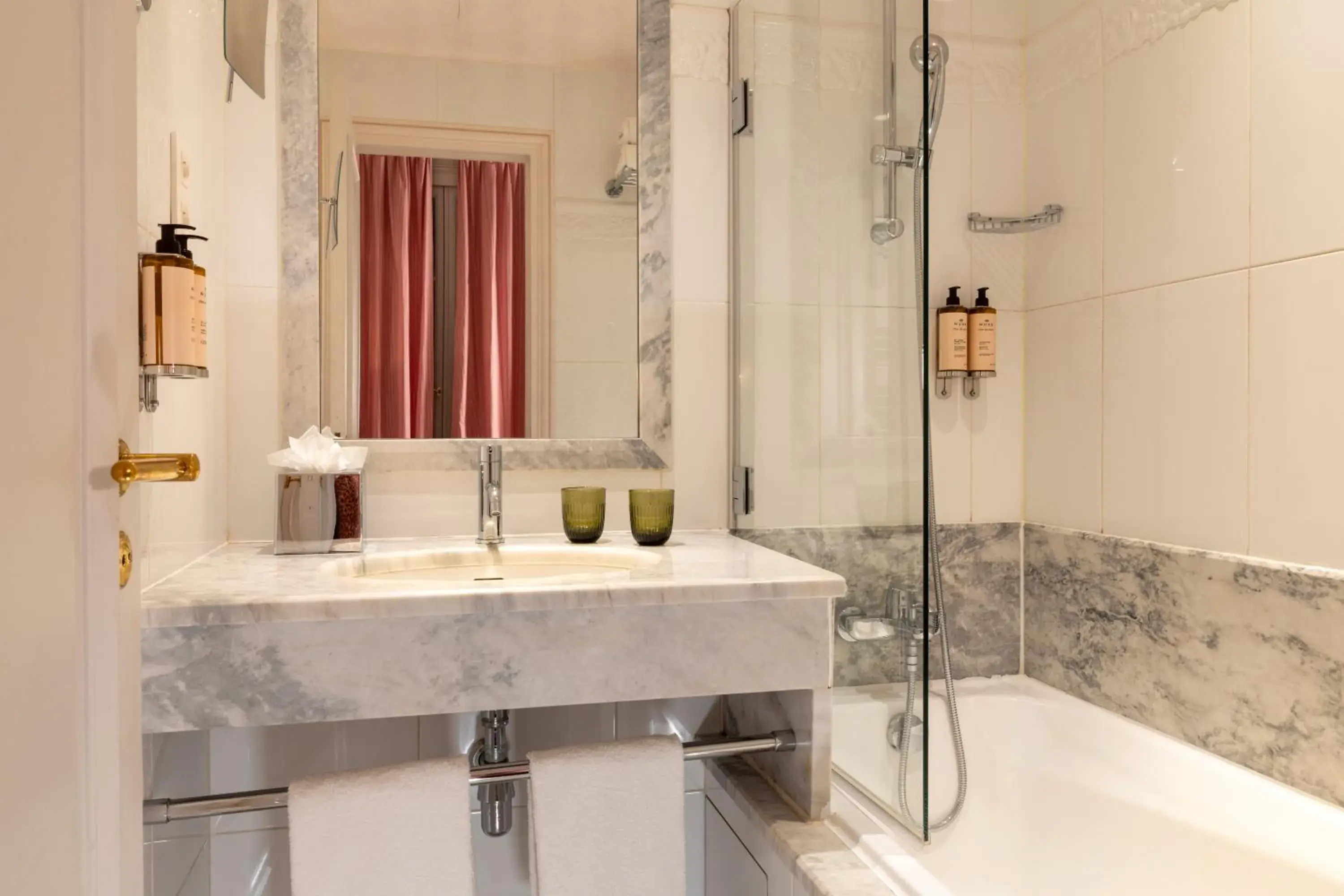 Bathroom in Hôtel Le Lavoisier & Spa Bathroom in Hôtel Le Lavoisier & Spa