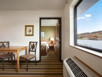 Photo of the whole room in Super 8 by Wyndham Houghton