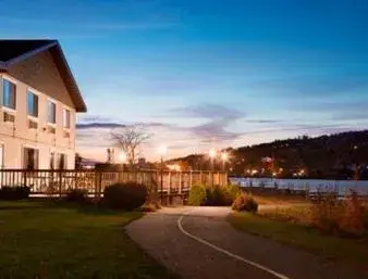 Facade/entrance in Super 8 by Wyndham Houghton Facade/entrance in Super 8 by Wyndham Houghton