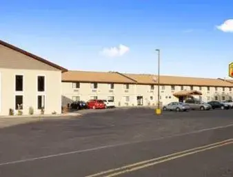 Facade/entrance in Super 8 by Wyndham Houghton Facade/entrance in Super 8 by Wyndham Houghton