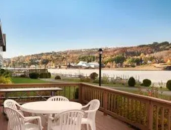 Mountain view in Super 8 by Wyndham Houghton Mountain view in Super 8 by Wyndham Houghton