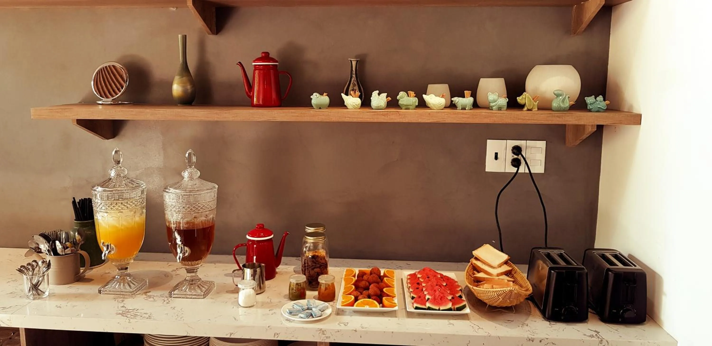 Breakfast in Wings House