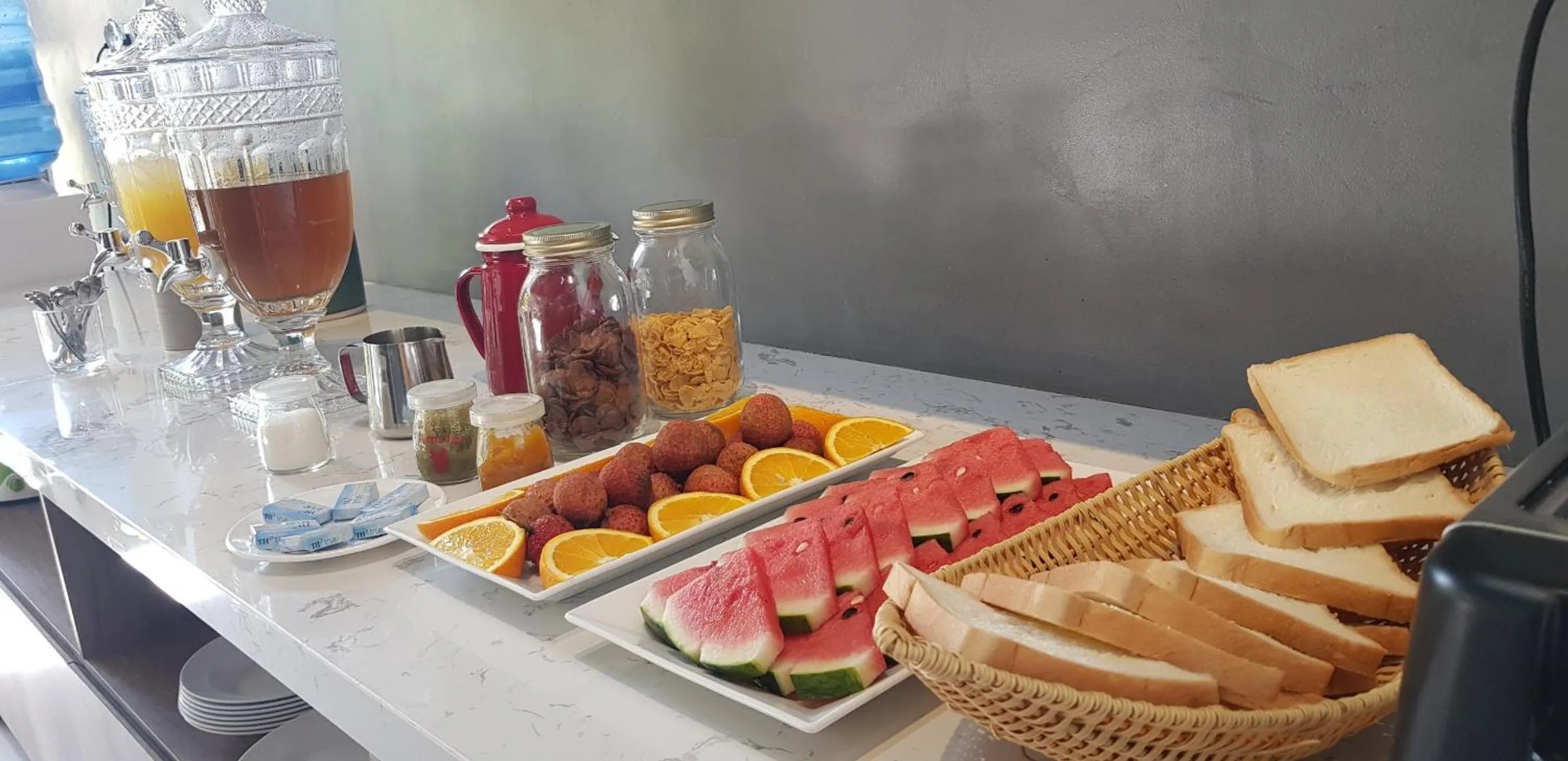 Breakfast in Wings House