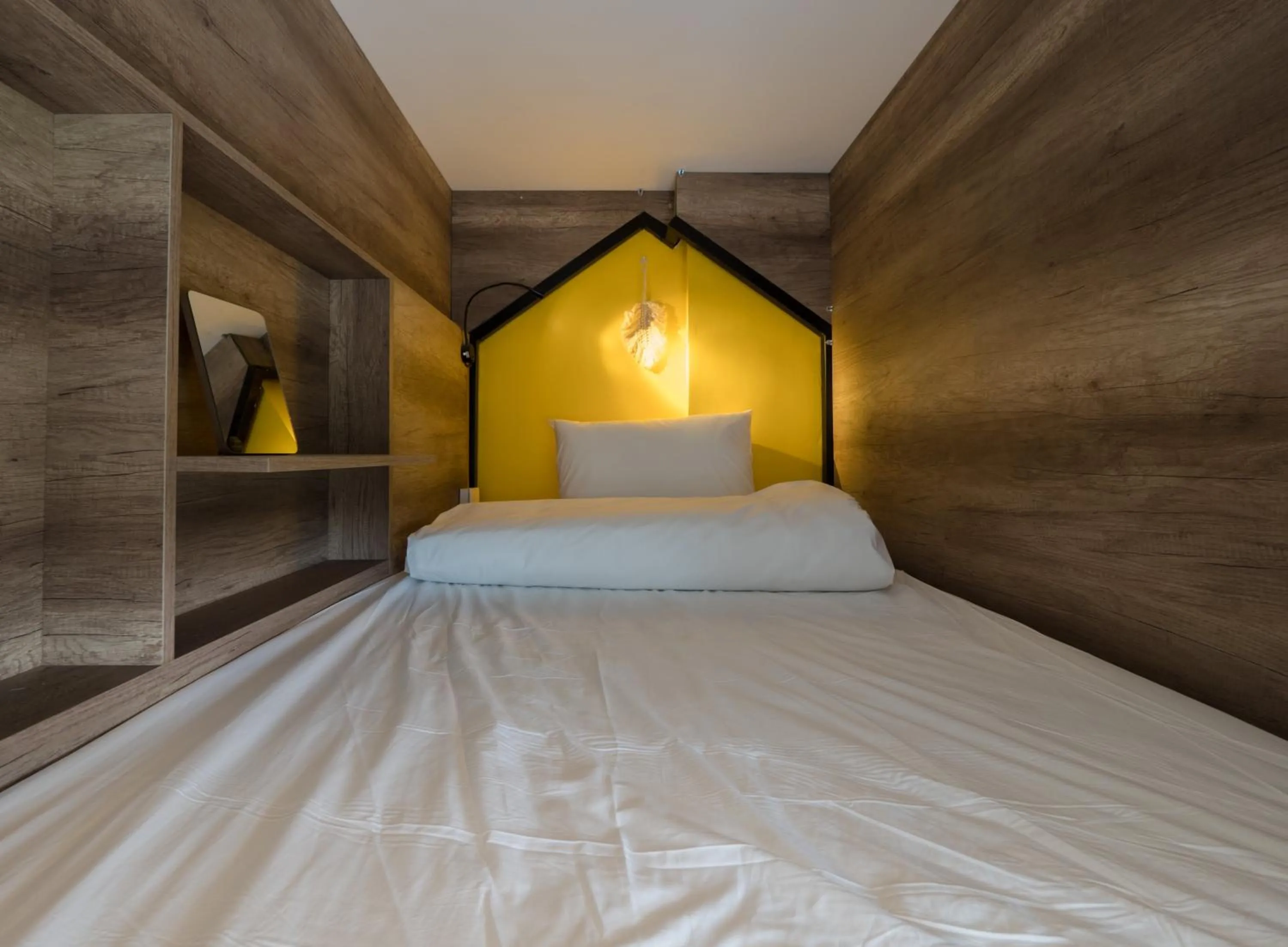 bunk bed, Bed in Wings House