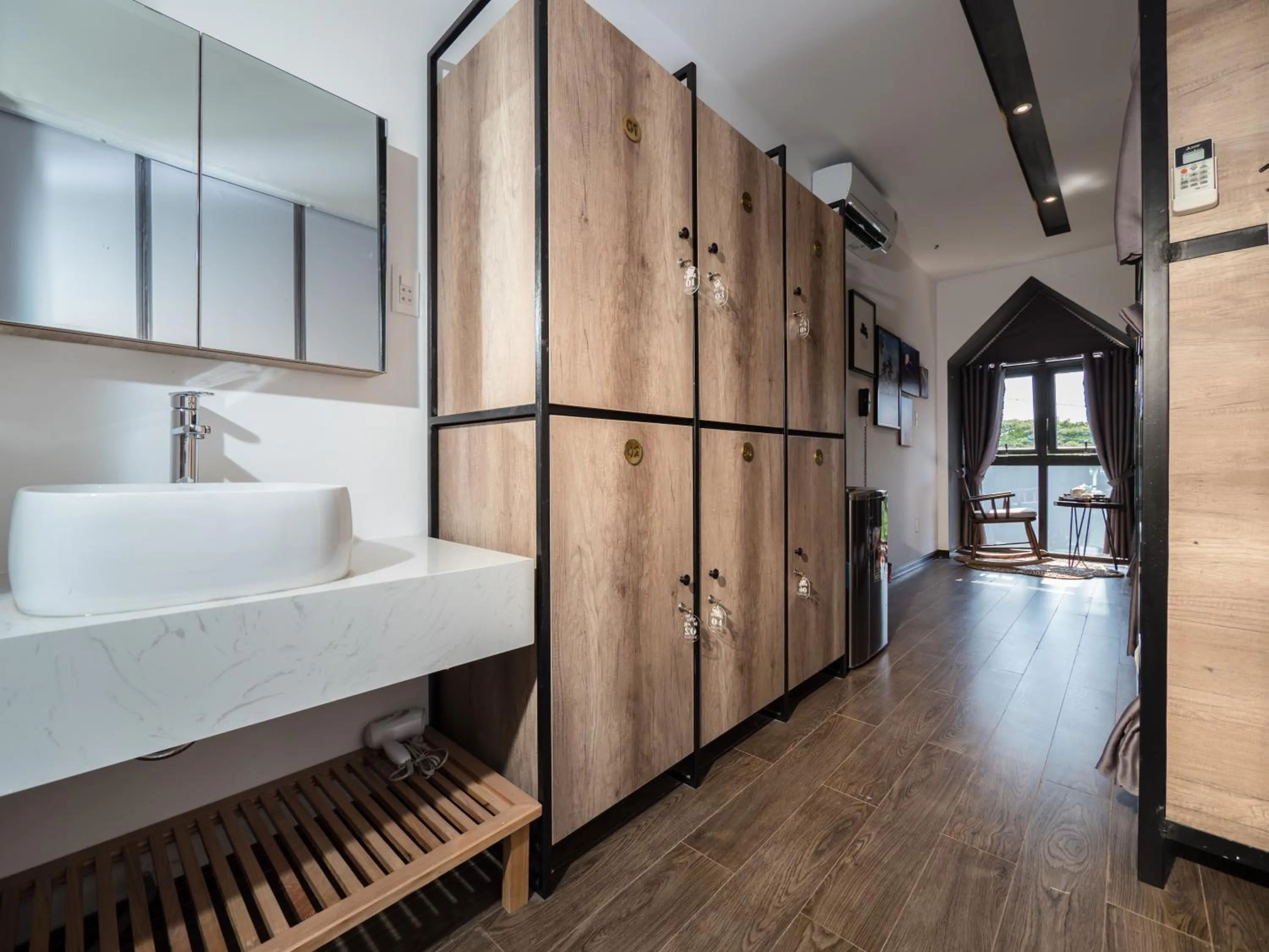 Area and facilities, Bed in Wings House