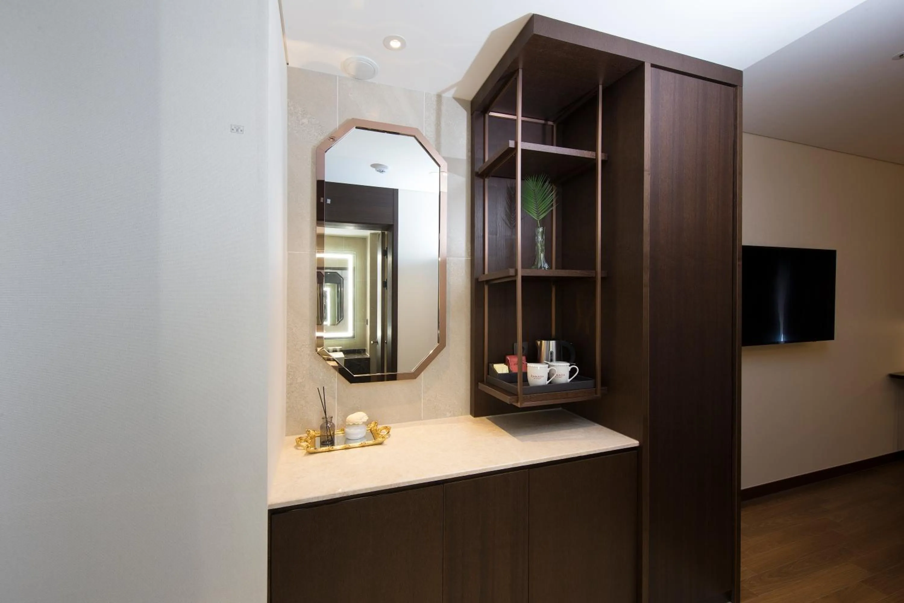 Coffee/tea facilities in Ramada by Wyndham Daejeon