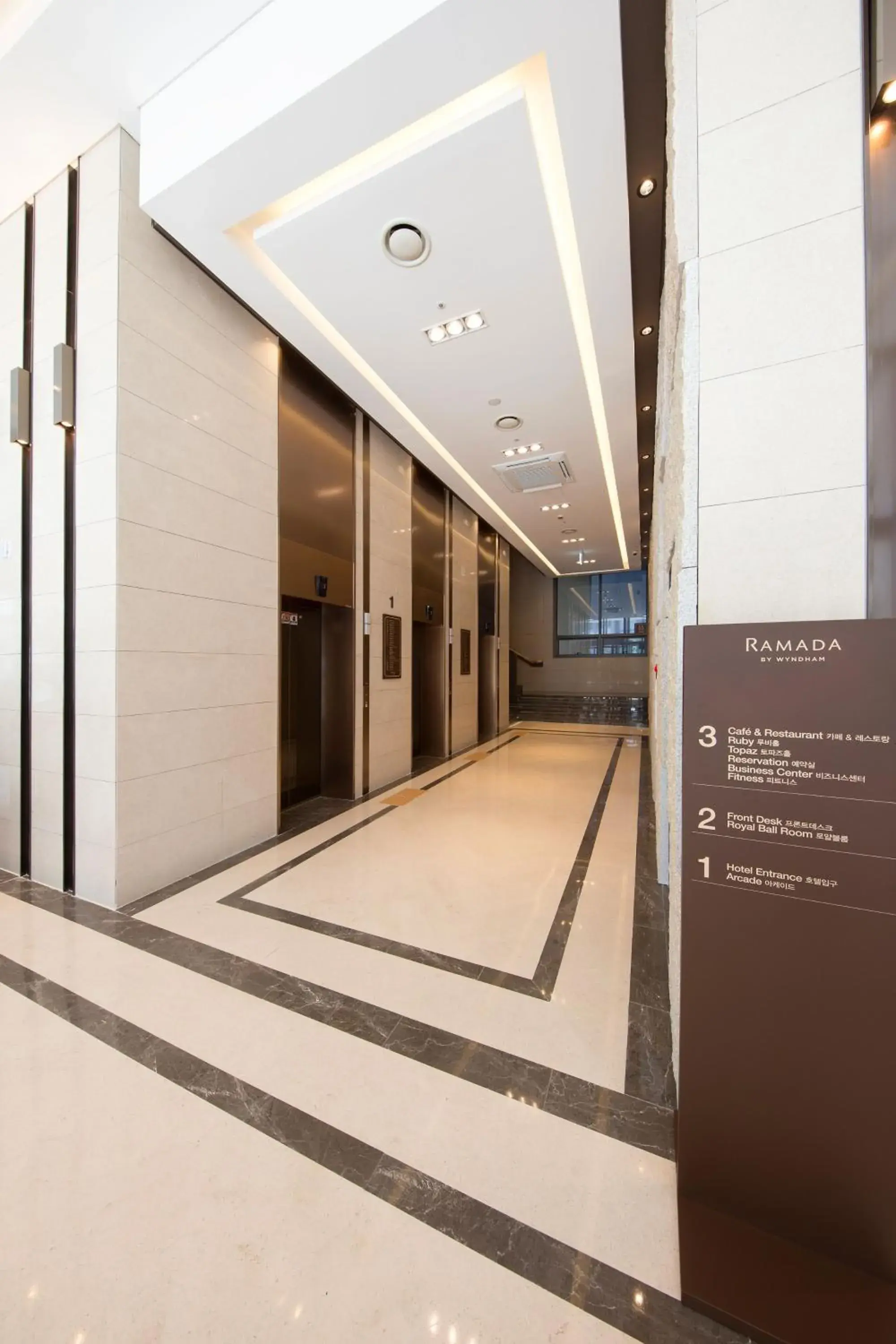 Lobby or reception in Ramada by Wyndham Daejeon Lobby or reception in Ramada by Wyndham Daejeon