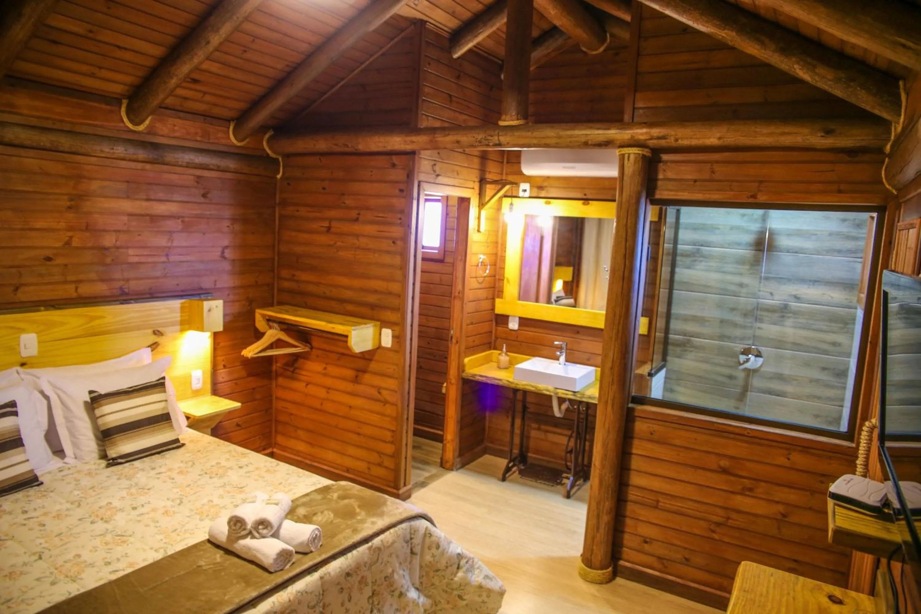 Bathroom, Bed in Pousada Morada da Serra