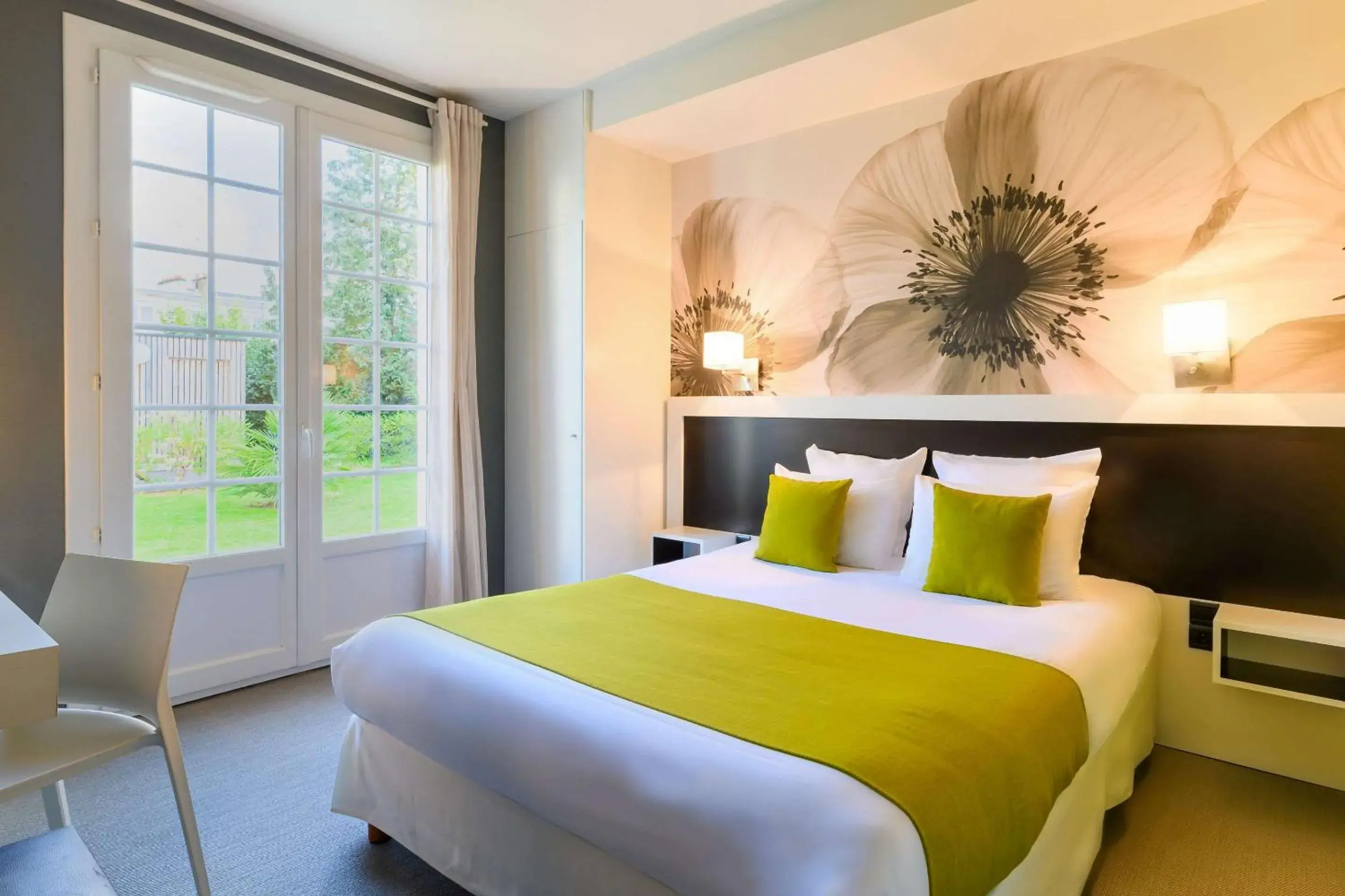 Bedroom, Bed in Quality Hotel La Marebaudière Vannes Centre Bedroom, Bed in Quality Hotel La Marebaudière Vannes Centre